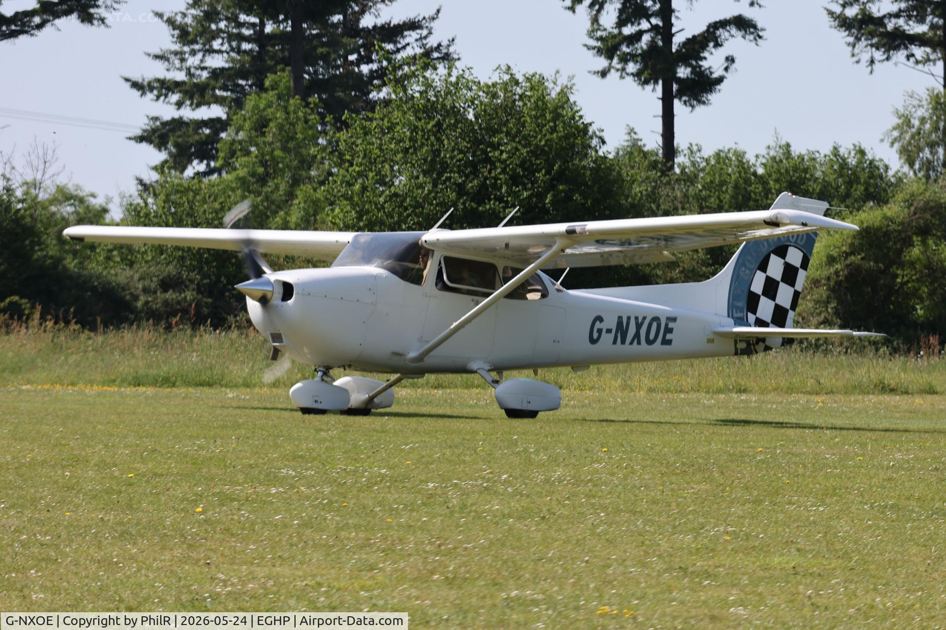 G-NXOE, 2010 Cessna 172S, c/n 172S11002, G-NXOE 12010 Cessna C172 Skyhawk Popham
