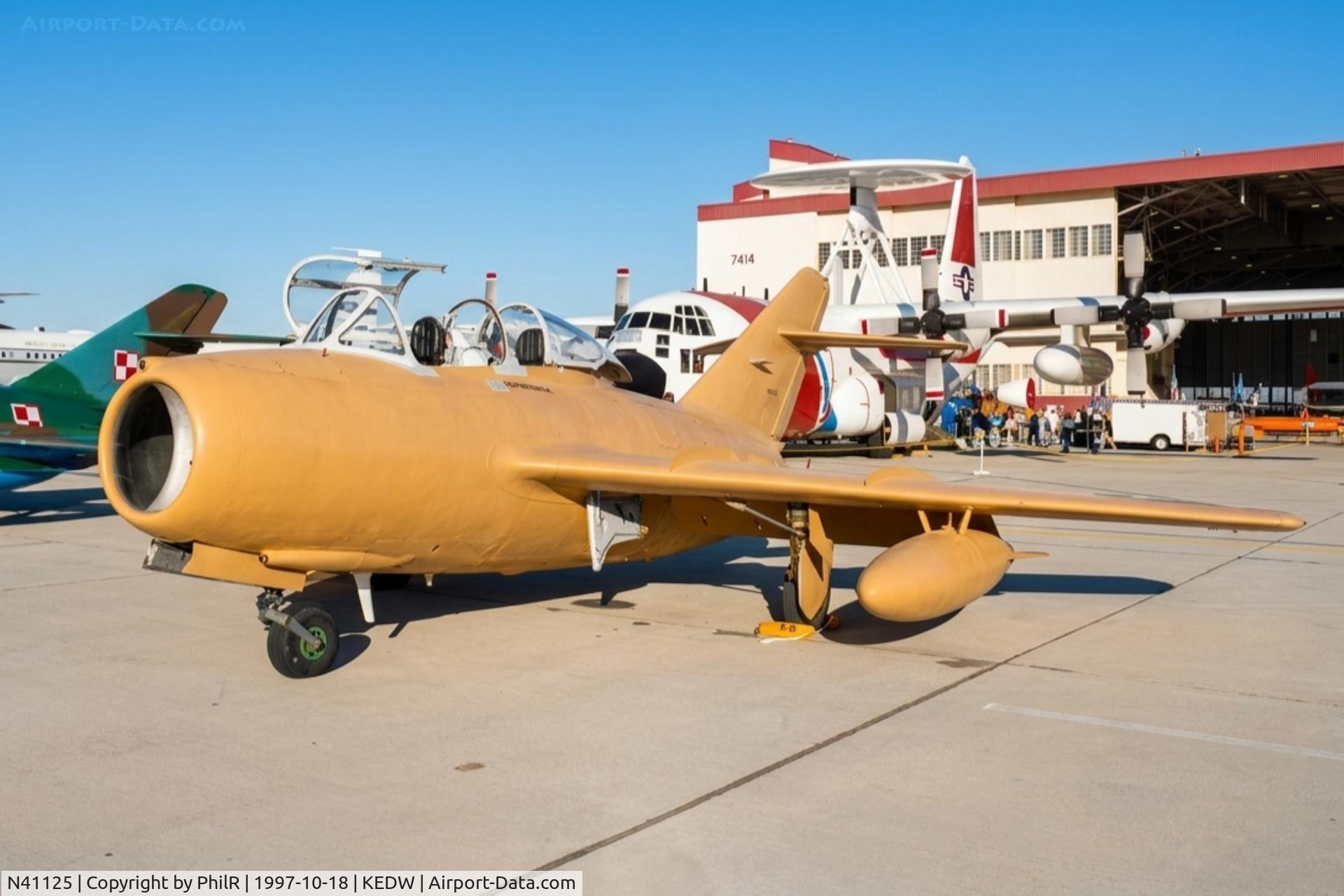 N41125, 1954 PZL-Mielec SBLim-2 (MiG-15UTI), c/n 242266, N41125 1952 PZL-Mielec SBLim-2 (MiG-15UTI) Edwards AFB 
