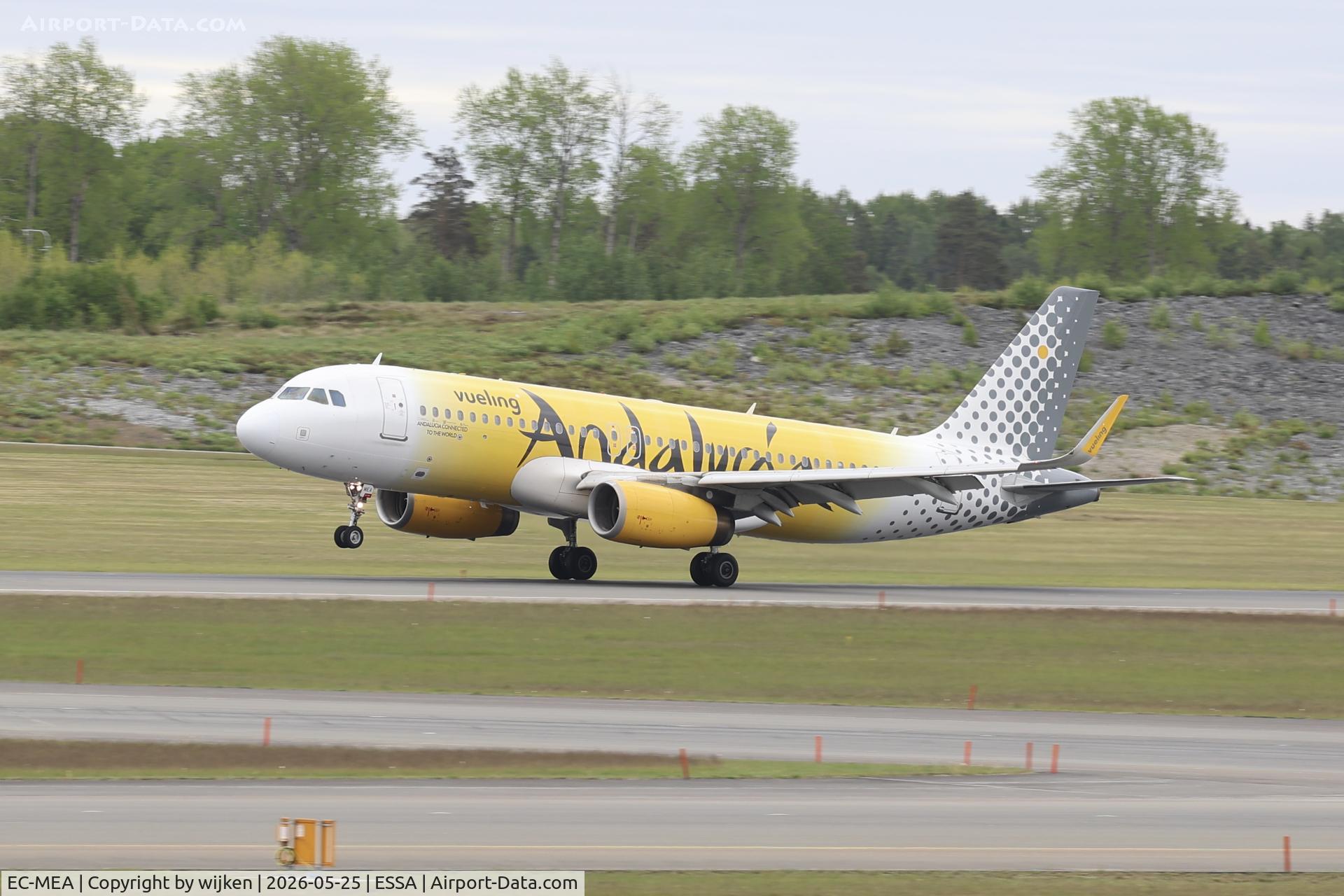 EC-MEA, 2014 Airbus A320-232, c/n 6400, Rwy 01R