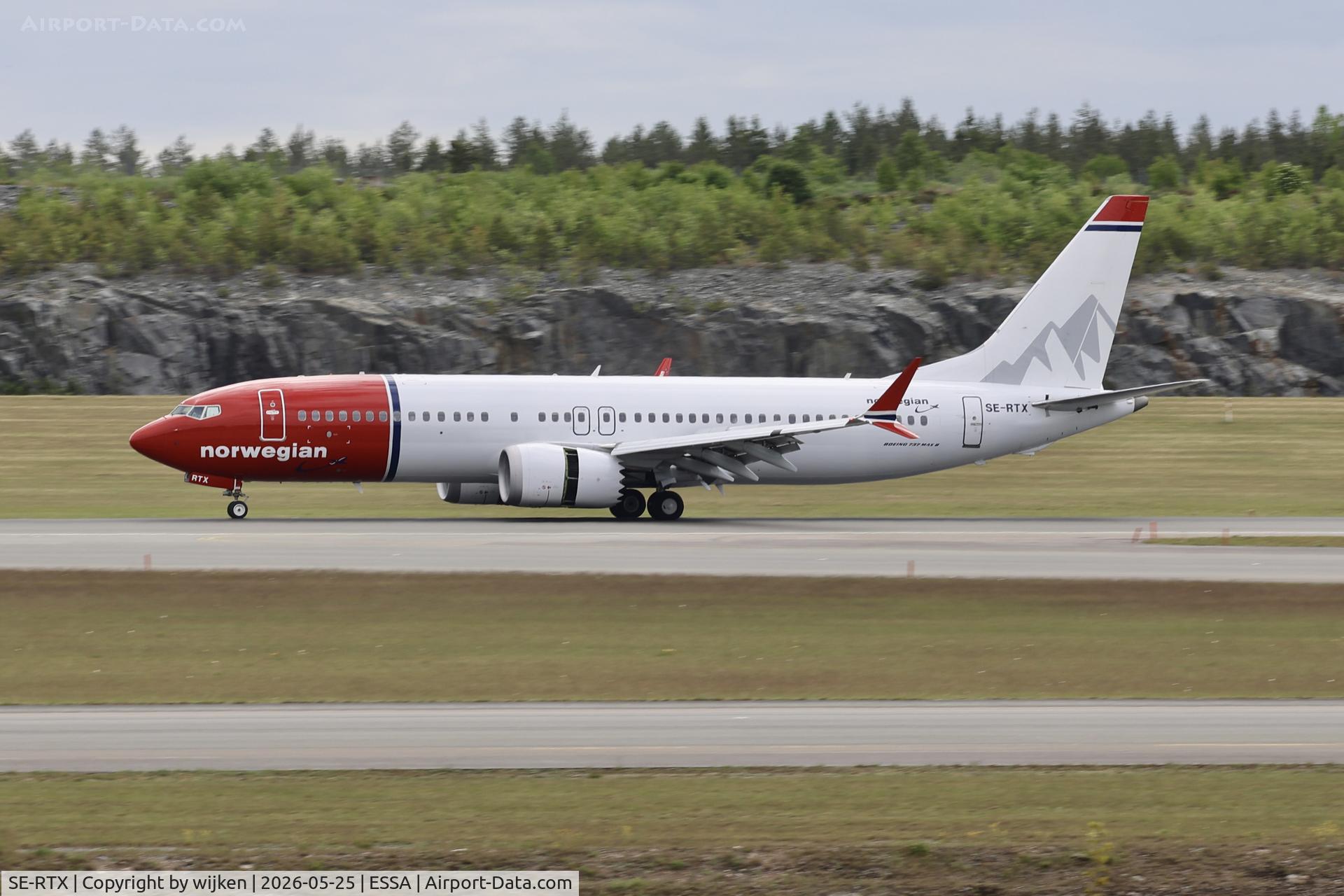 SE-RTX, 2025 Boeing 737-8 MAX, c/n 43622 l/n 9201, Rwy 01R