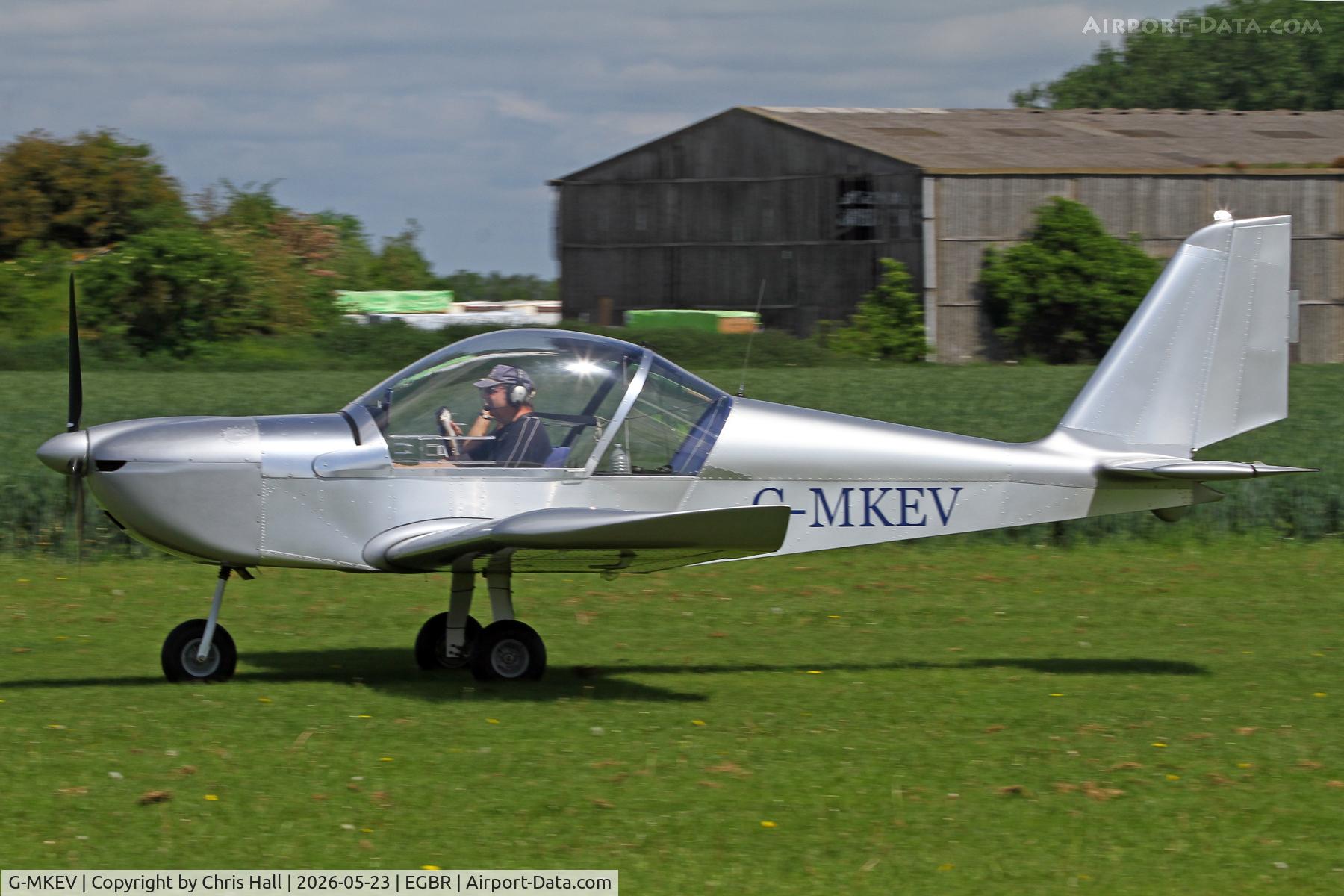 G-MKEV, 2009 Aerotechnik EV-97 Eurostar, c/n LAA 315-14830, EV-97 fly-in Breighton 23/05/26