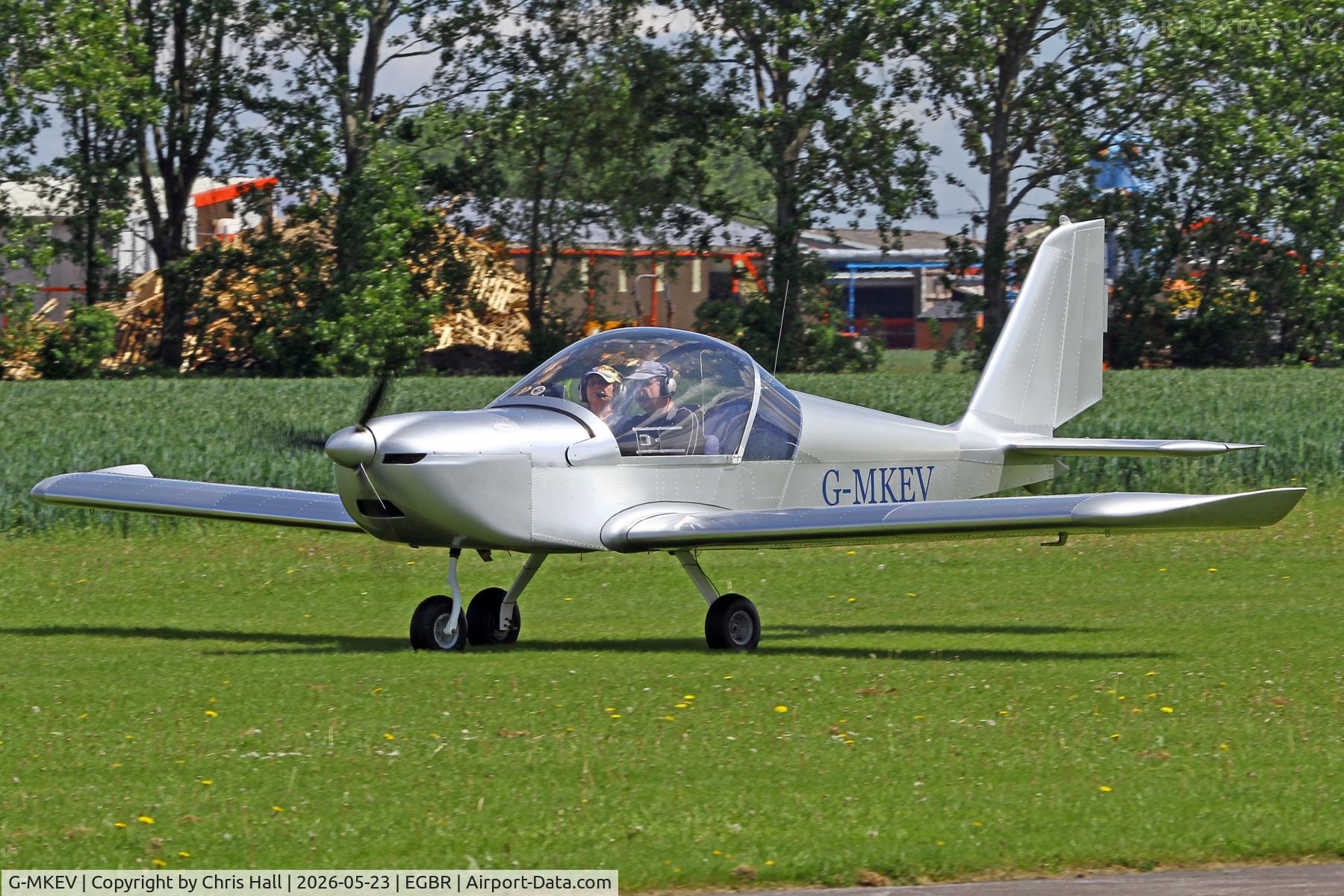 G-MKEV, 2009 Aerotechnik EV-97 Eurostar, c/n LAA 315-14830, EV-97 fly-in Breighton 23/05/26