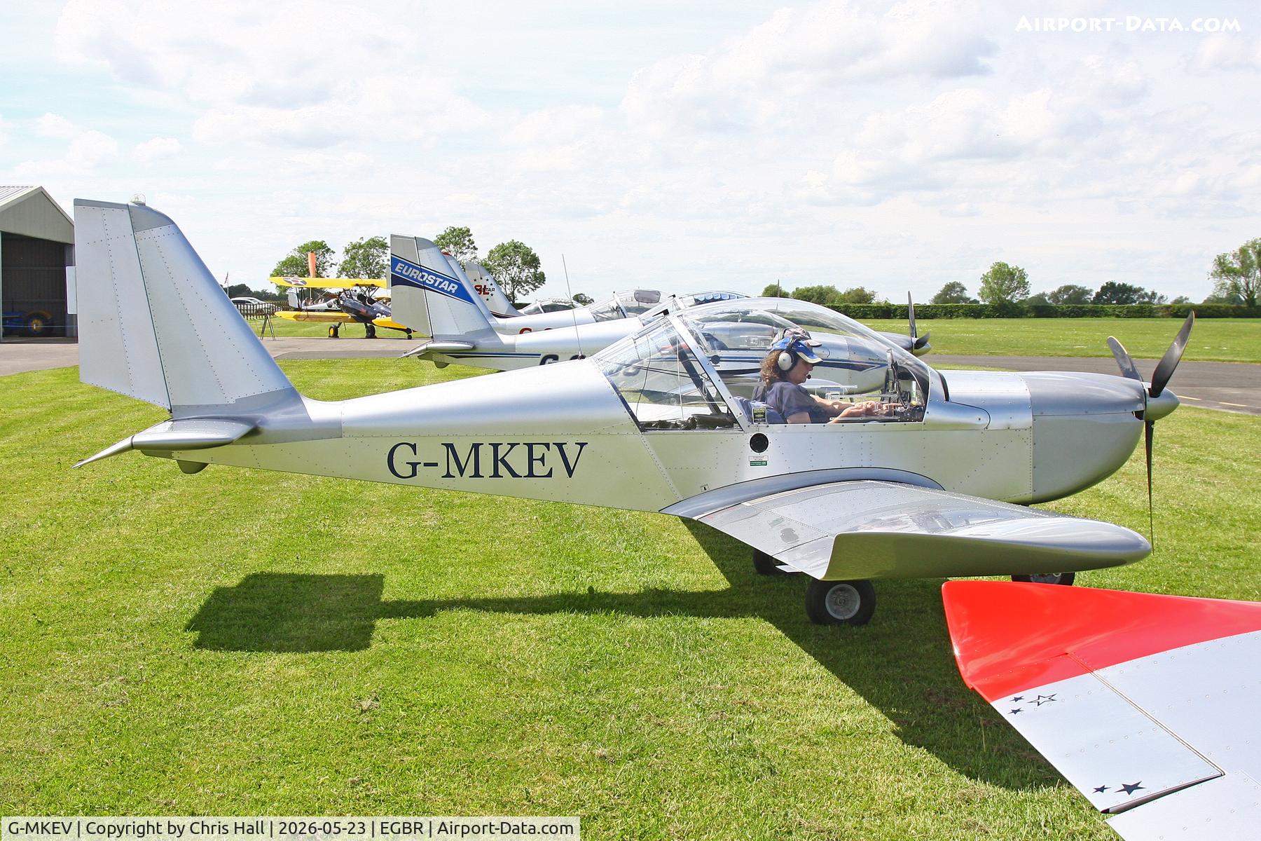 G-MKEV, 2009 Aerotechnik EV-97 Eurostar, c/n LAA 315-14830, EV-97 fly-in Breighton 23/05/26