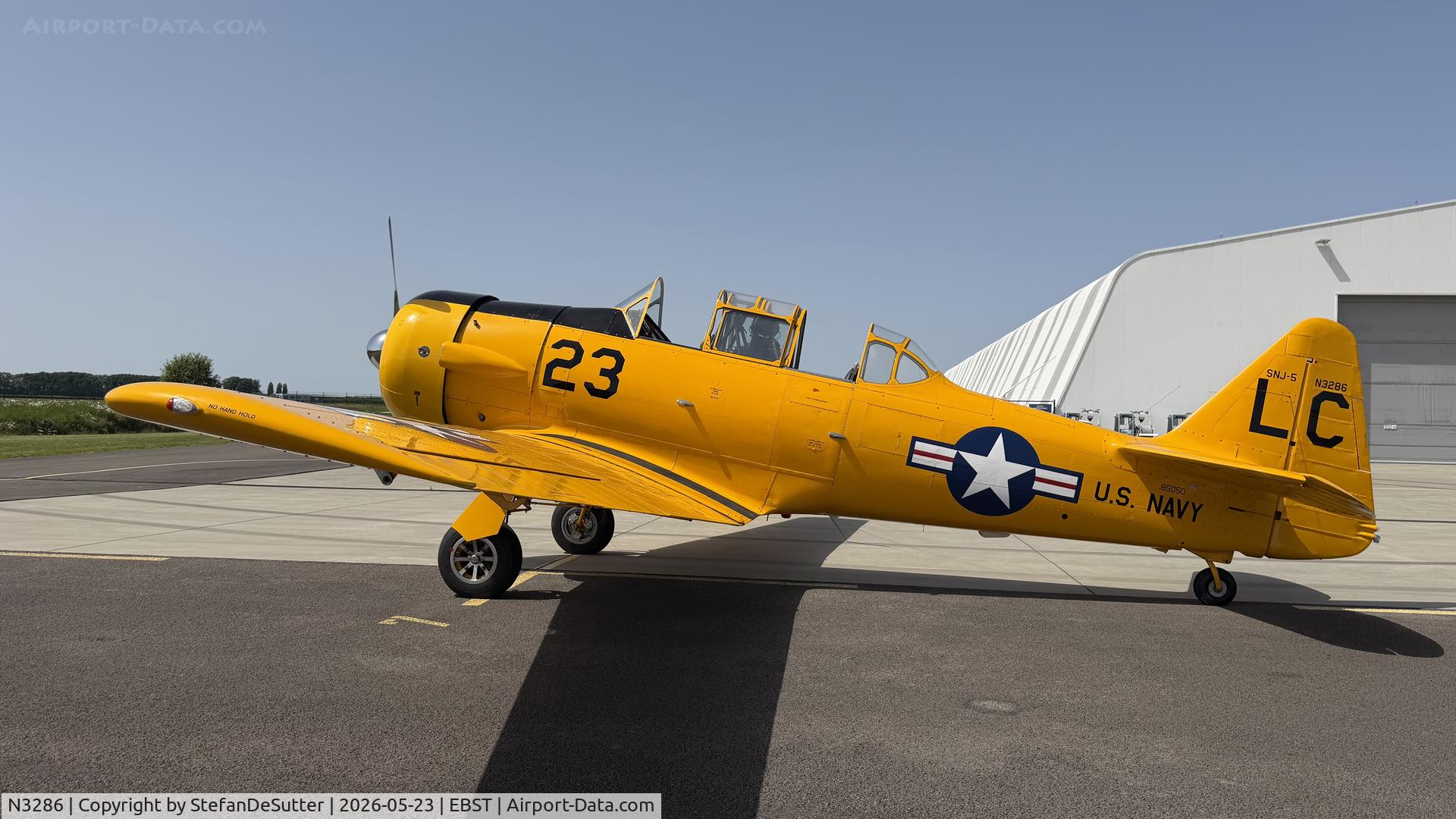 N3286, 1944 North American SNJ-5 Texan Texan, c/n 88-15356, On the apron in Sint-Truiden