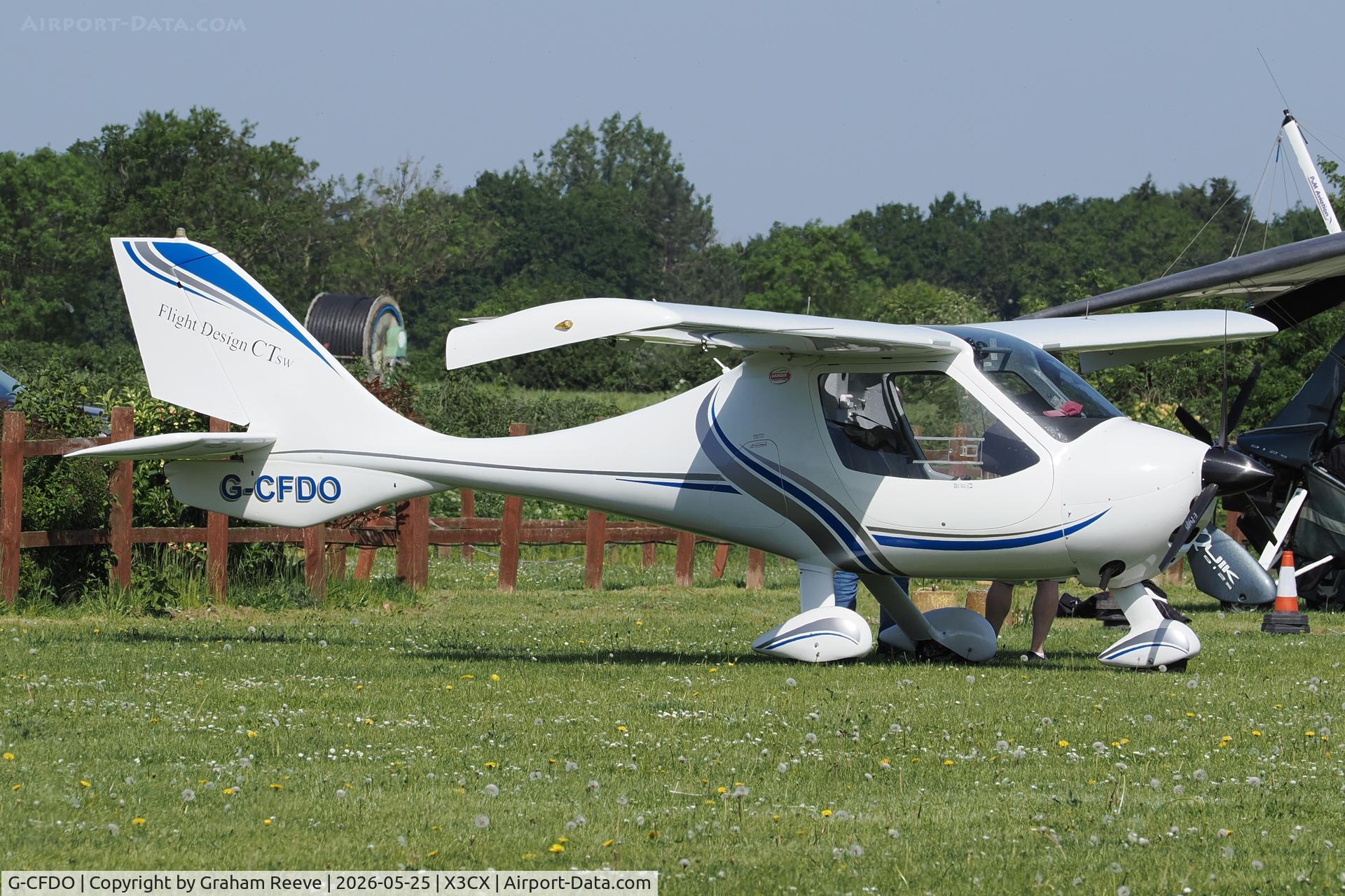 G-CFDO, 2008 Flight Design CTSW, c/n 8366, Parked at Northrepps.