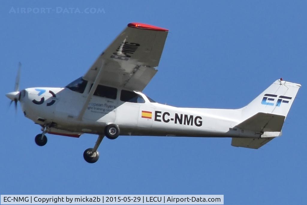 EC-NMG, 2001 Cessna 172S Skyhawk SP, c/n 172S8929, In flight