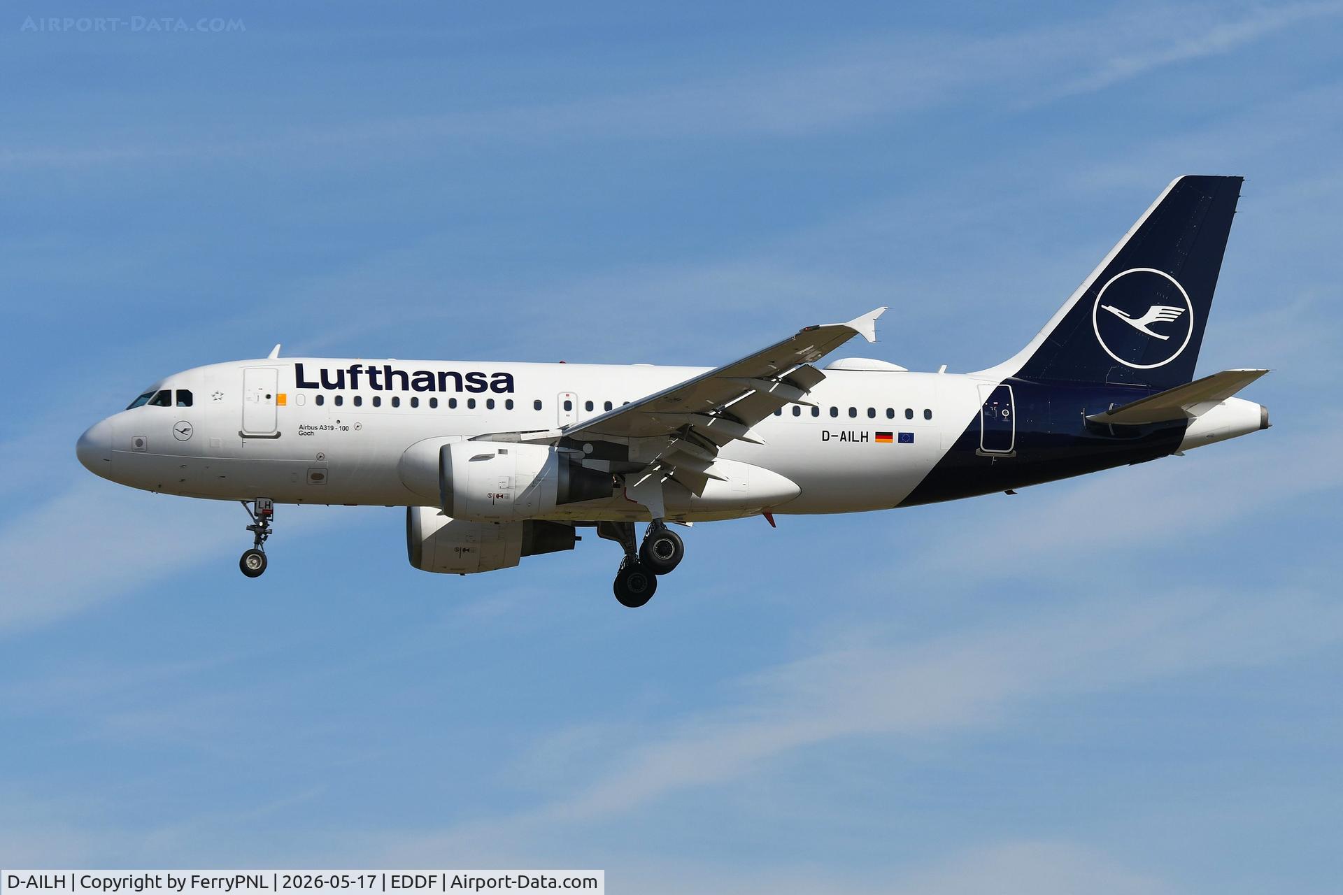D-AILH, 1997 Airbus A319-114, c/n 641, Lufthansa A319 on short final