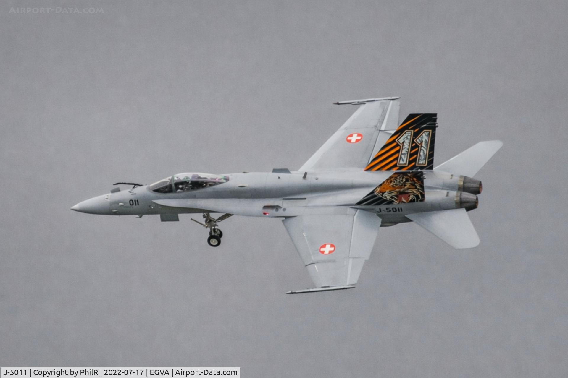 J-5011, McDonnell Douglas F/A-18C Hornet, c/n 1351, J-5011 1998 MD FA-18C Hornet SwiAF RIAT Fairford 

