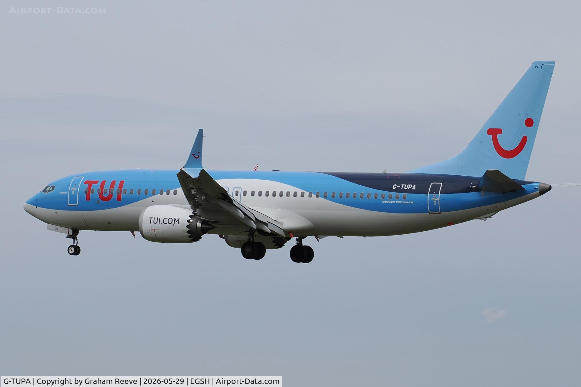 G-TUPA, Boeing 737-MAX 8, c/n 44641, Landing at Norwich.