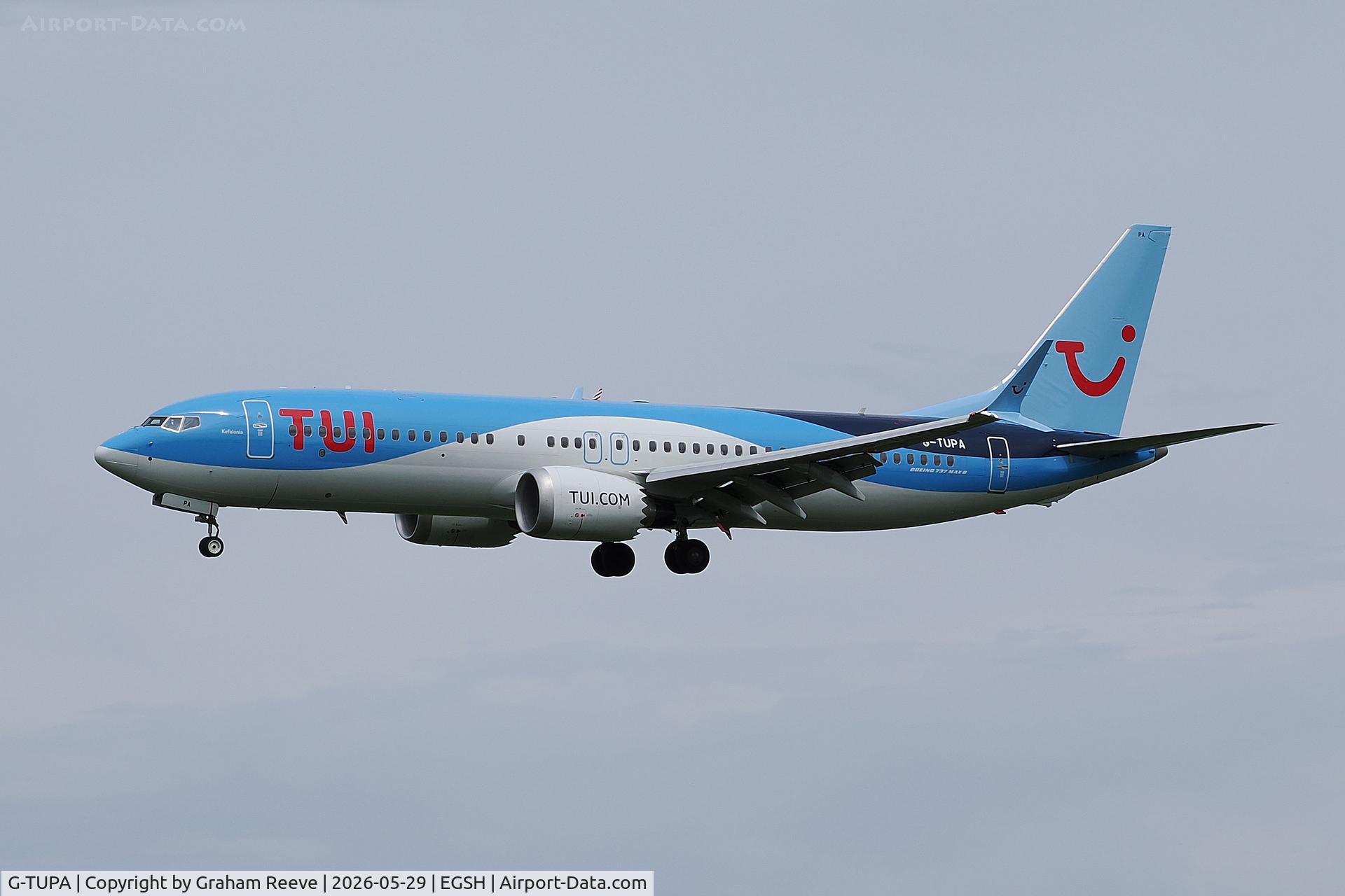 G-TUPA, Boeing 737-MAX 8, c/n 44641, Landing at Norwich.