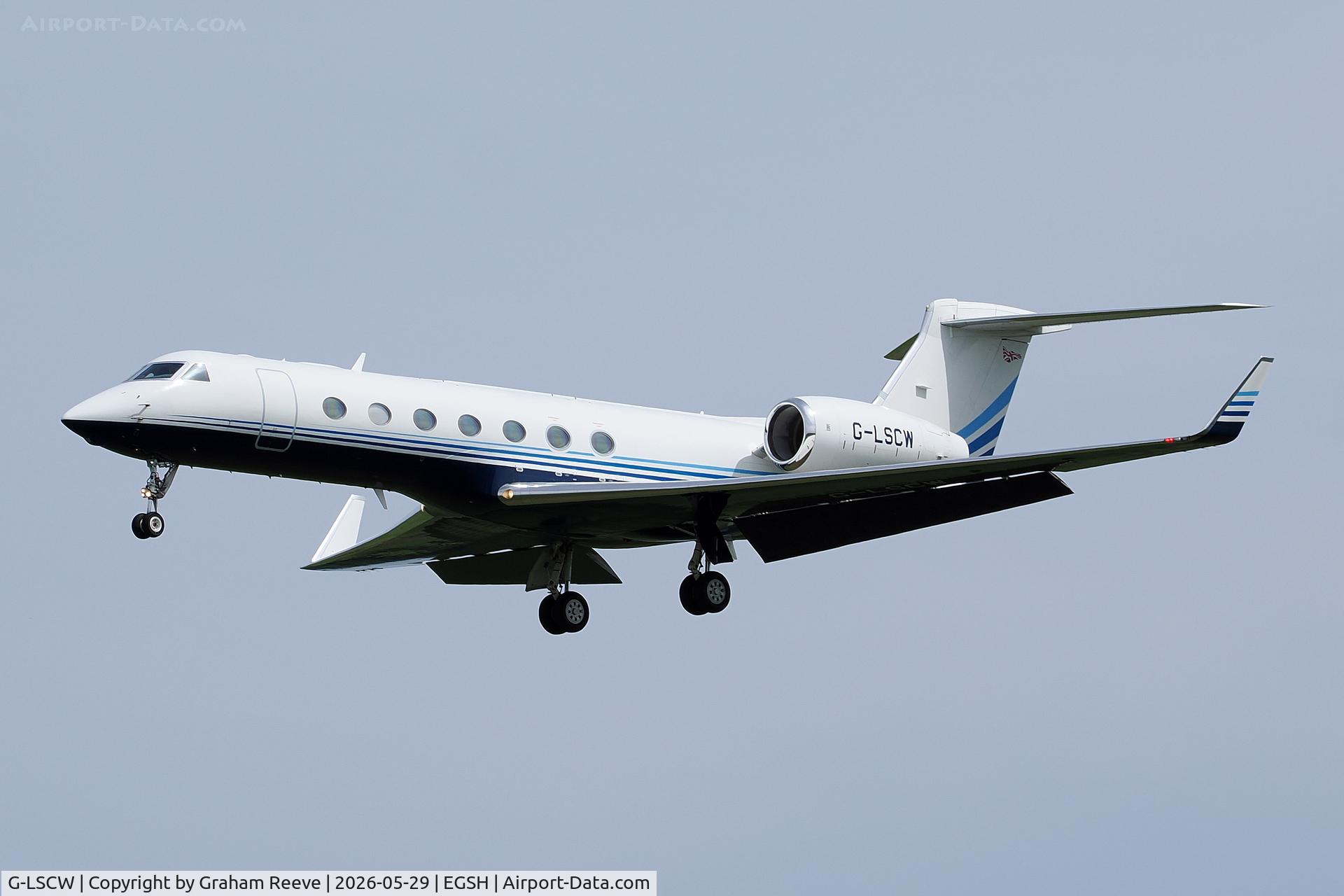 G-LSCW, 2014 Gulfstream Aerospace GV-SP (G550), c/n 5471, Landing at Norwich.