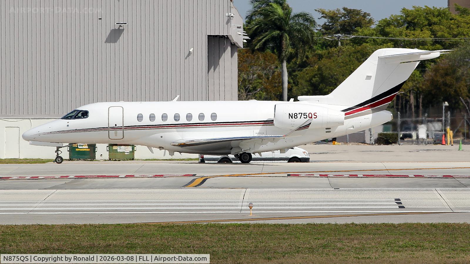 N875QS, 1998 Raytheon Hawker 800XP, c/n 258375, at fll