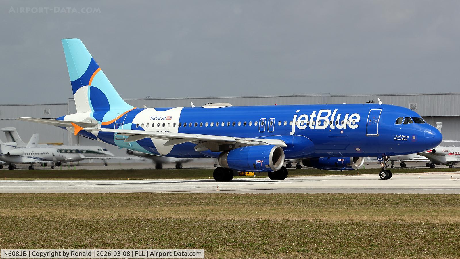 N608JB, 2005 Airbus A320-232, c/n 2415, at fll