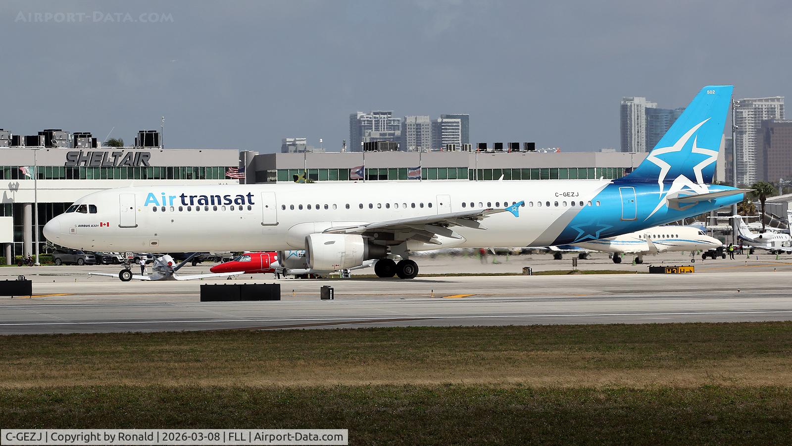 C-GEZJ, 2009 Airbus A321-211, c/n 4148, at fll