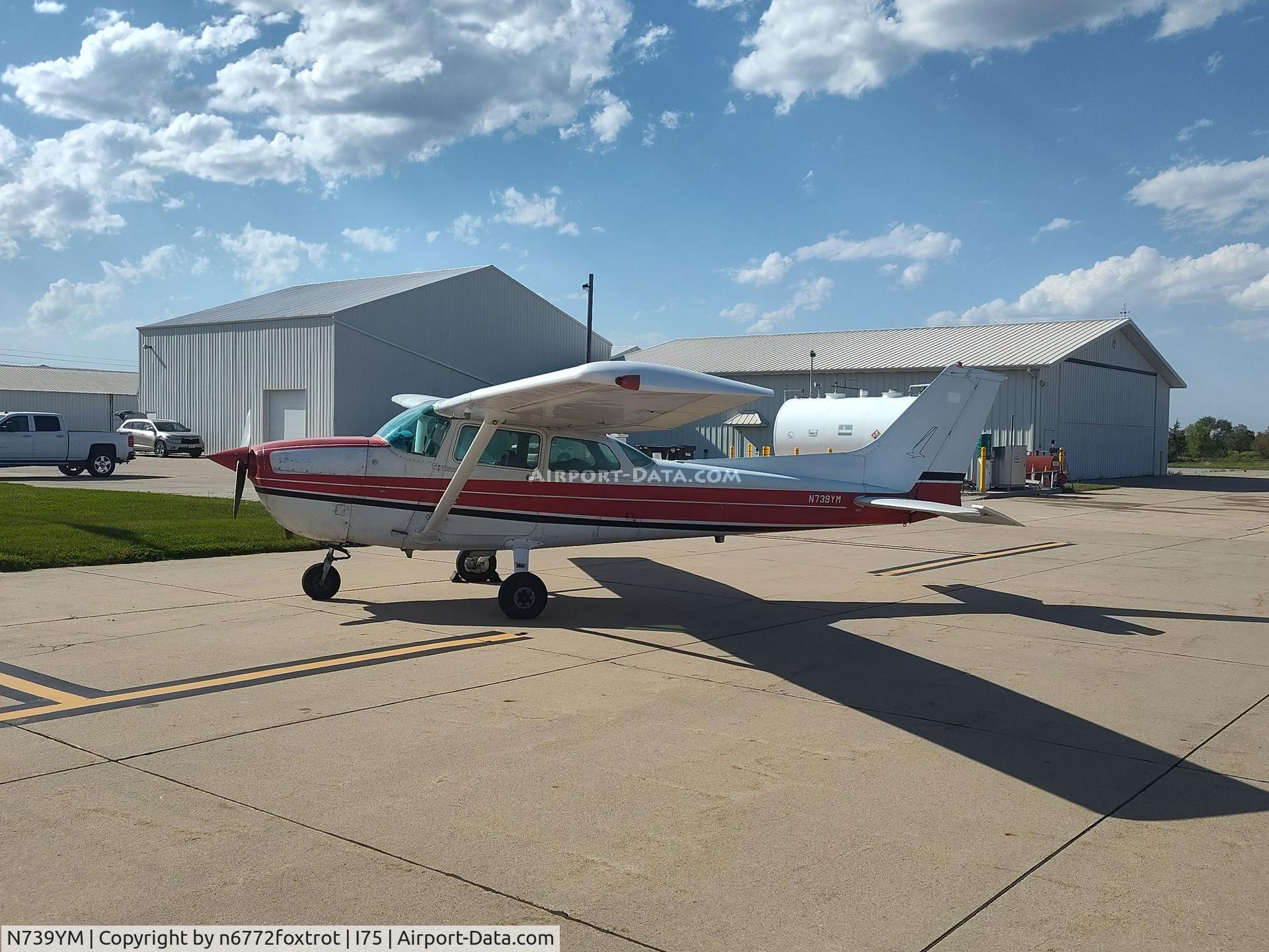 N739YM, 1978 Cessna 172N, c/n 17270913, On the ramp buying up cheap 100 LL