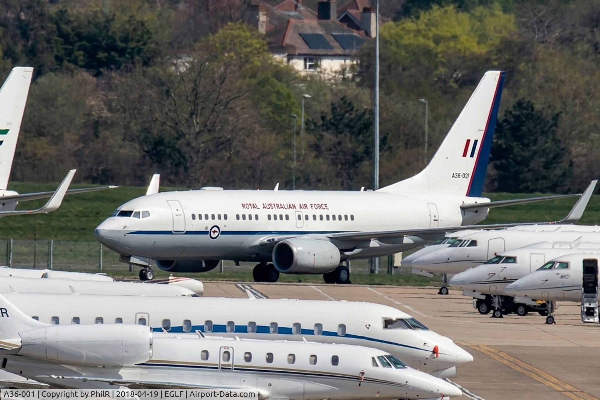 A36-001, 2000 Boeing 737-7DT BBJ, c/n 30829 l/n 738, A36-001 2000 Boeing 737-7DT BBJ WL RAAF Farnborough 
