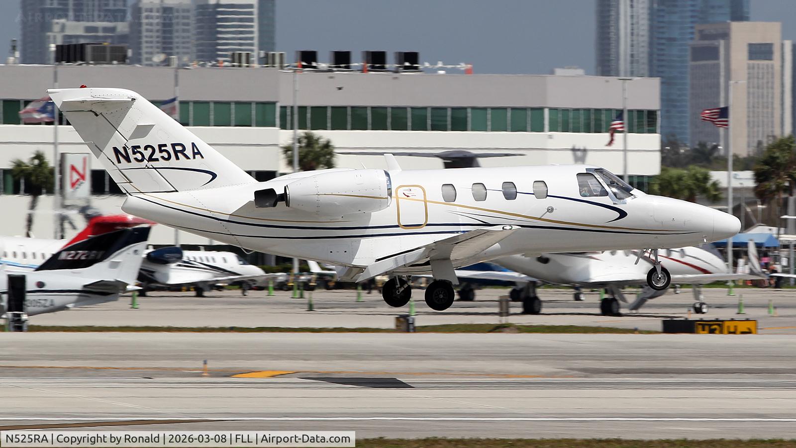 N525RA, Cessna 525, c/n 525-0167, at fll