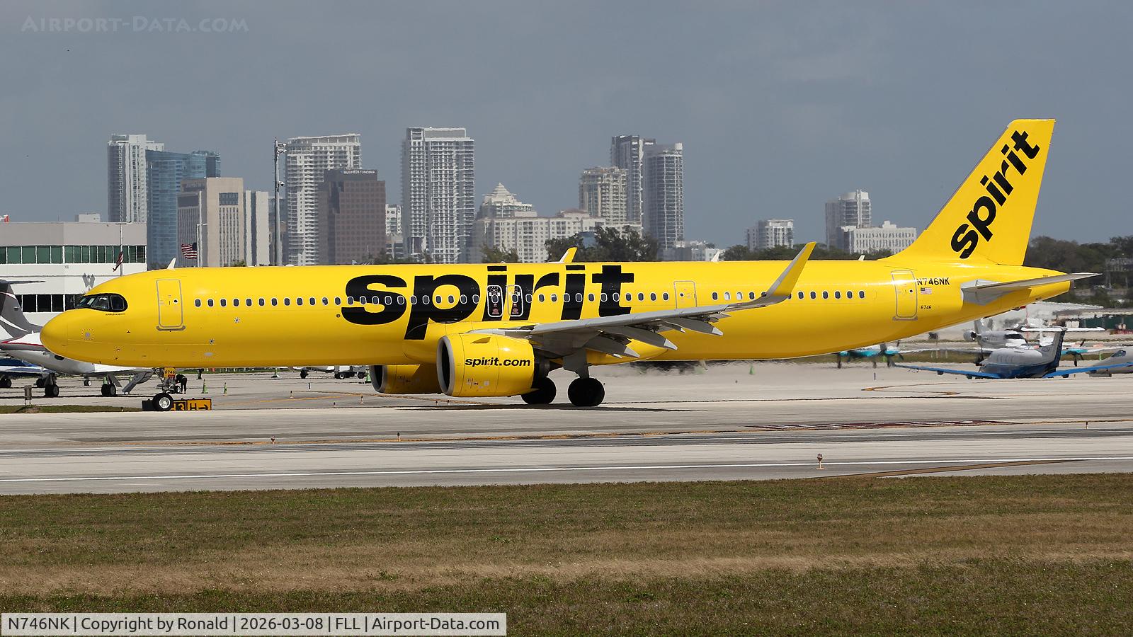 N746NK, 2007 Airbus A320-232, c/n 3091, at fll