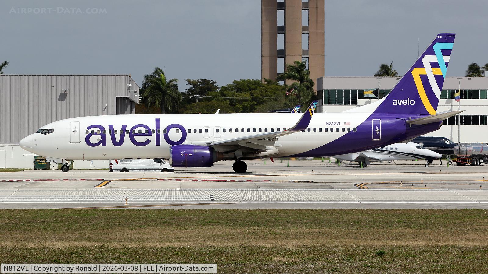 N812VL, 2010 Boeing 737-8EH, c/n 35836 l/n 3466, at fll