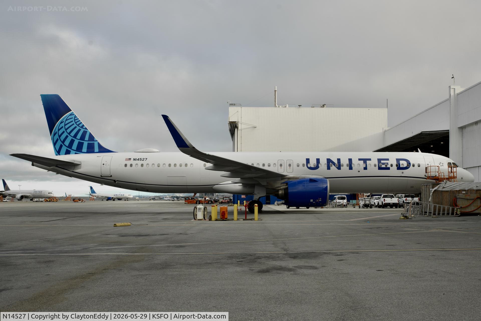 N14527, 2024 Airbus S A S 321-271NX, c/n 12056, SFO 2026