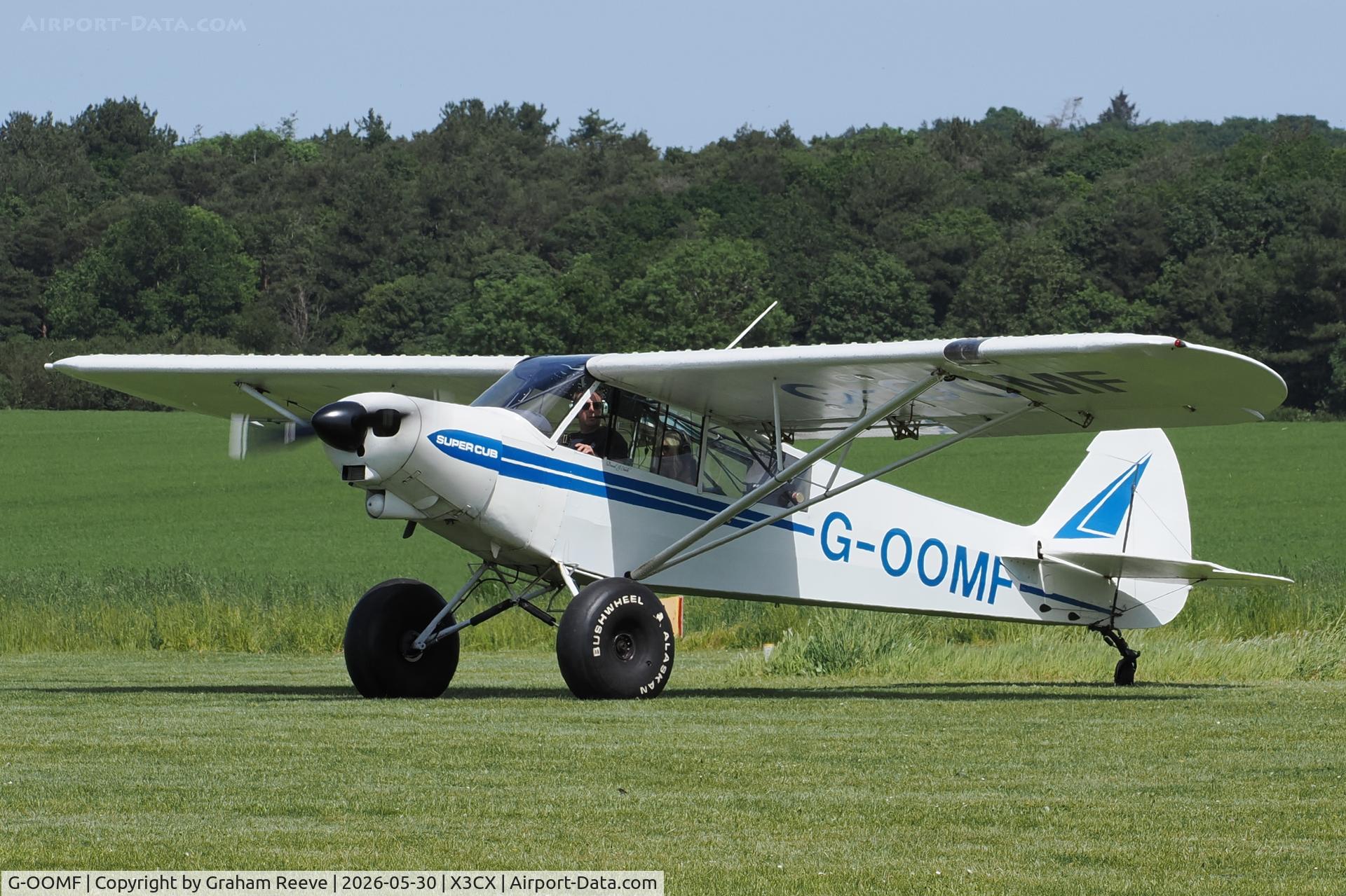 G-OOMF, 1967 Piper PA-18-150 Super Cub, c/n 18-8560, Just landed at Northrepps.