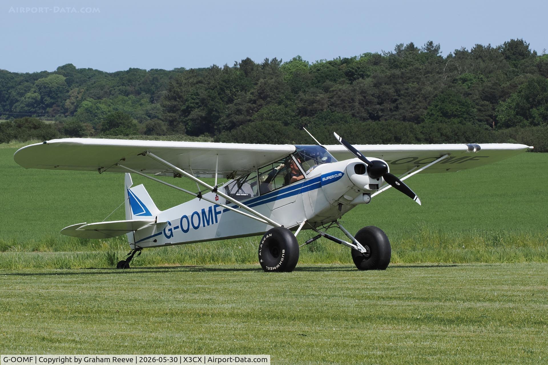 G-OOMF, 1967 Piper PA-18-150 Super Cub, c/n 18-8560, Just landed at Northrepps.