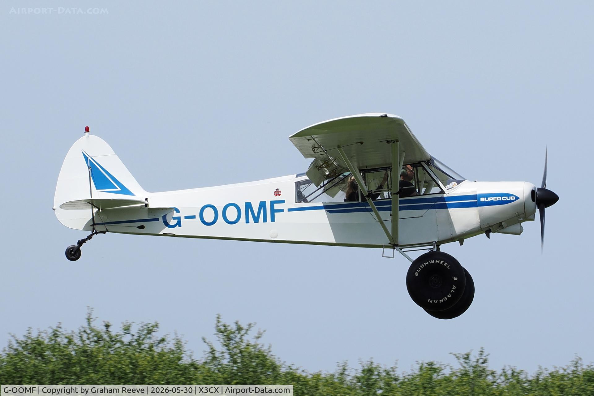 G-OOMF, 1967 Piper PA-18-150 Super Cub, c/n 18-8560, Landing at Northrepps.