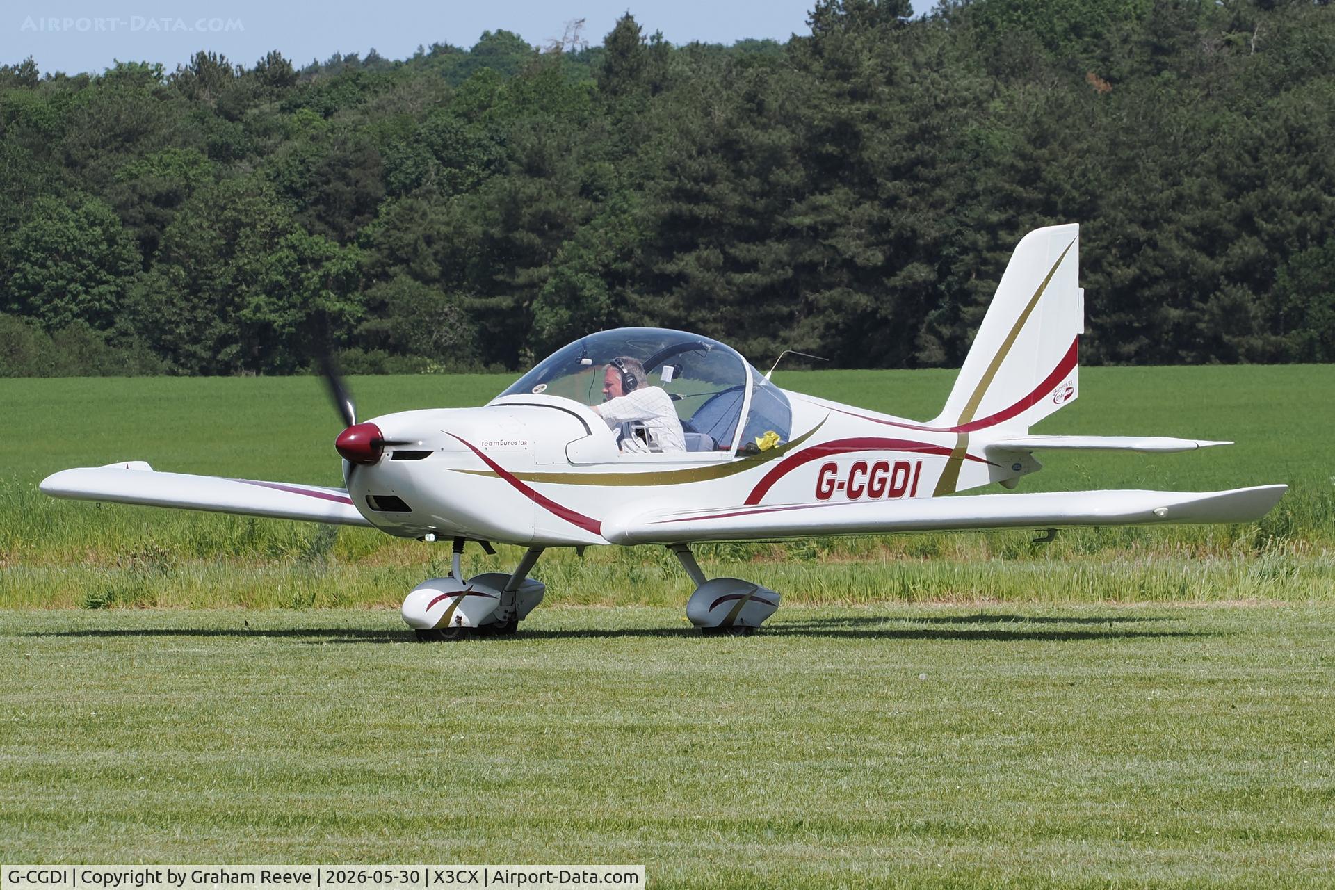 G-CGDI, 2009 Aerotechnik EV-97A Eurostar, c/n PFA 315A-14606, Just landed at Northrepps.
