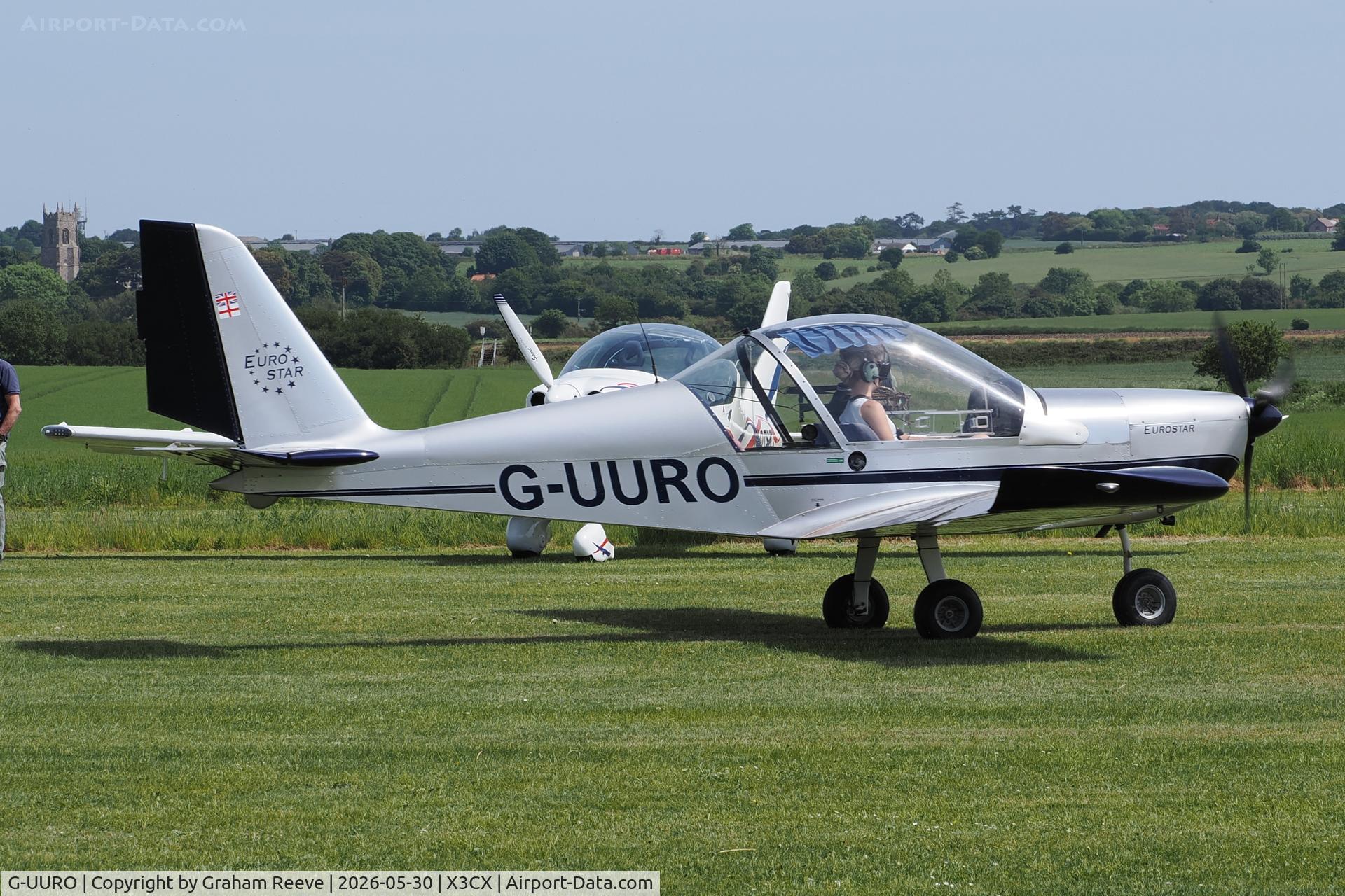 G-UURO, 2006 Aerotechnik EV-97 Eurostar, c/n PFA 315-14480, Just landed at Northrepps.