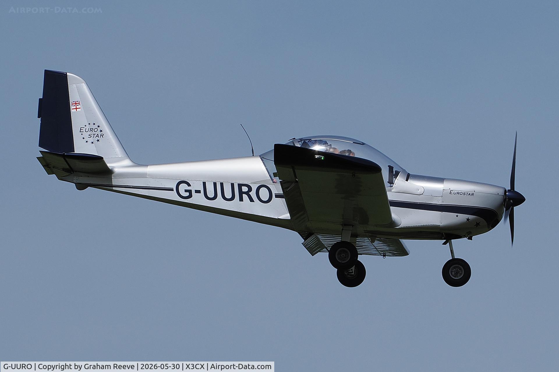 G-UURO, 2006 Aerotechnik EV-97 Eurostar, c/n PFA 315-14480, Landing at Northrepps.