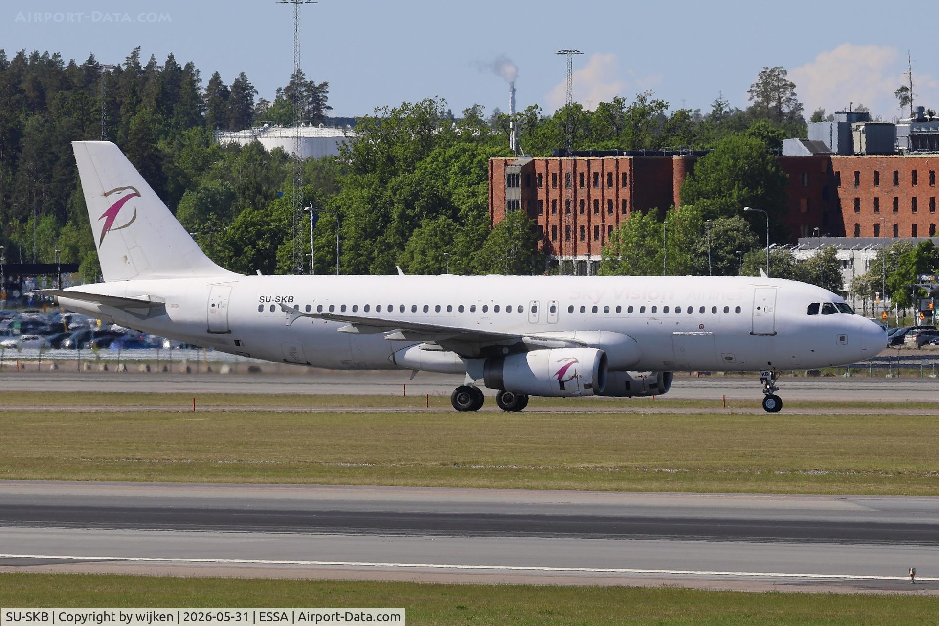 SU-SKB, 2004 Airbus A320-232, c/n 2204, Rwy 01R