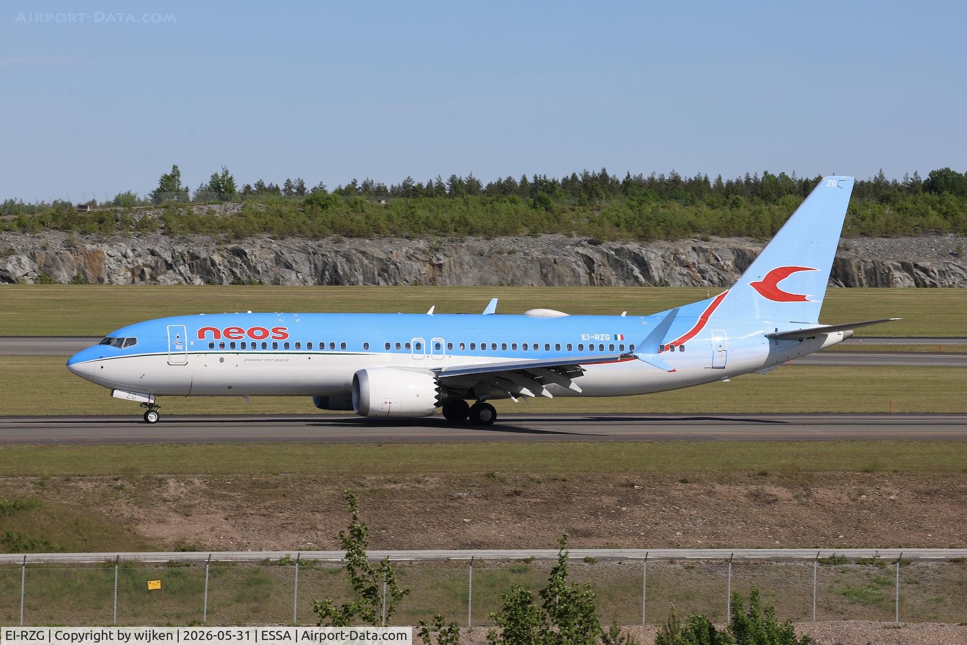 EI-RZG, 2025 Boeing 737-8 MAX, c/n 66467	 l/n 9082, Twy W