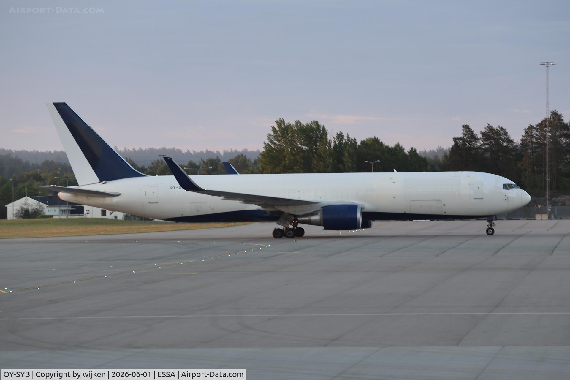 OY-SYB, 1991 Boeing 767-3P6, c/n 25241, Ramp M