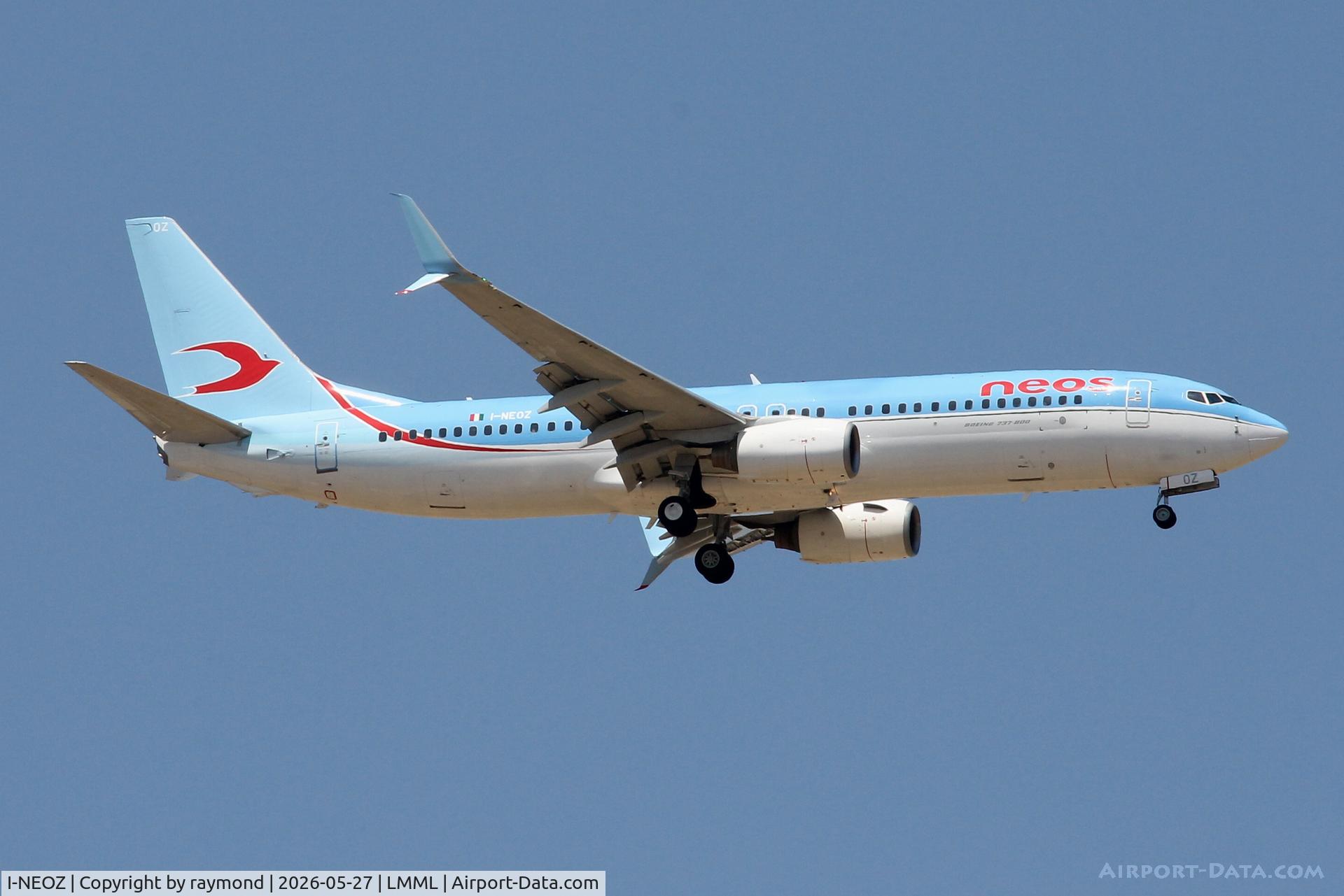 I-NEOZ, 2006 Boeing 737-86N, c/n 34257 l/n 2024, Boeing 737-86N reg I-NEOZ of Neos landing in Malta RW13.