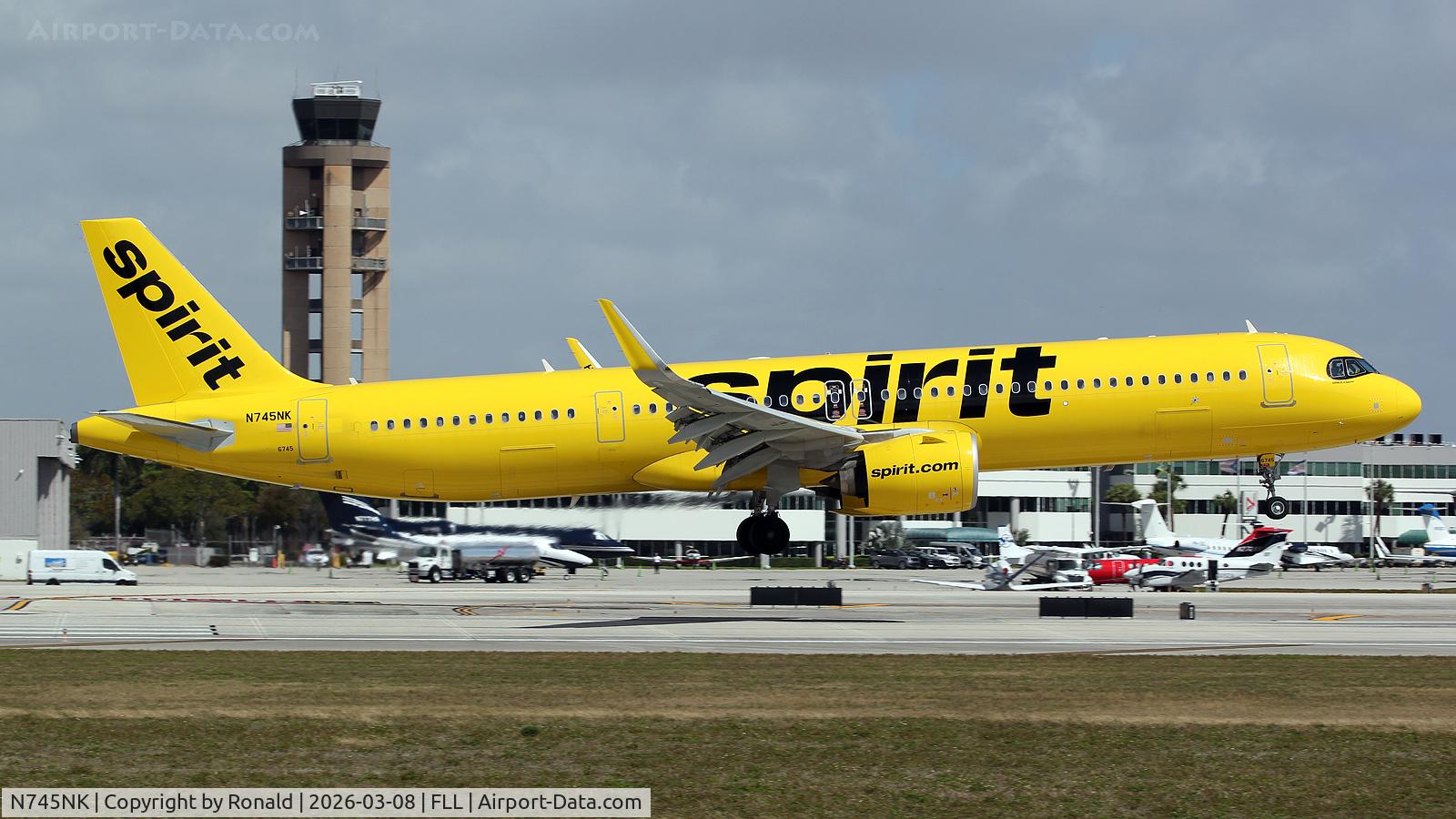 N745NK, Airbus A321- 271NX, c/n 12333, at fll