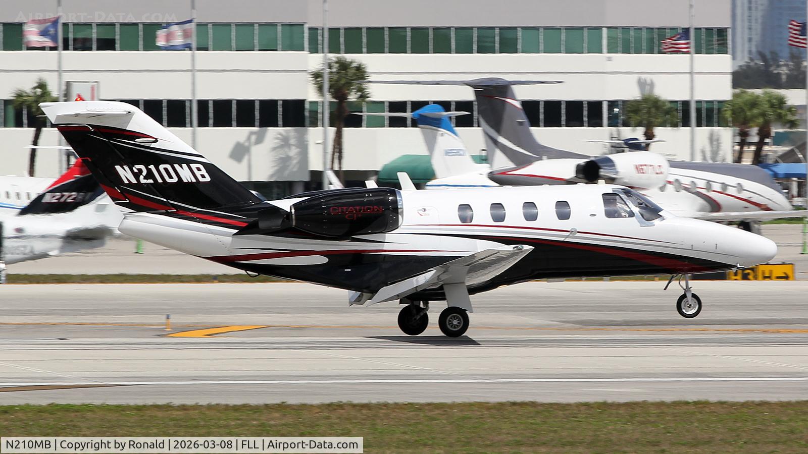 N210MB, 1997 Cessna 525 CitationJet CJ1, c/n 525-0211, at fll