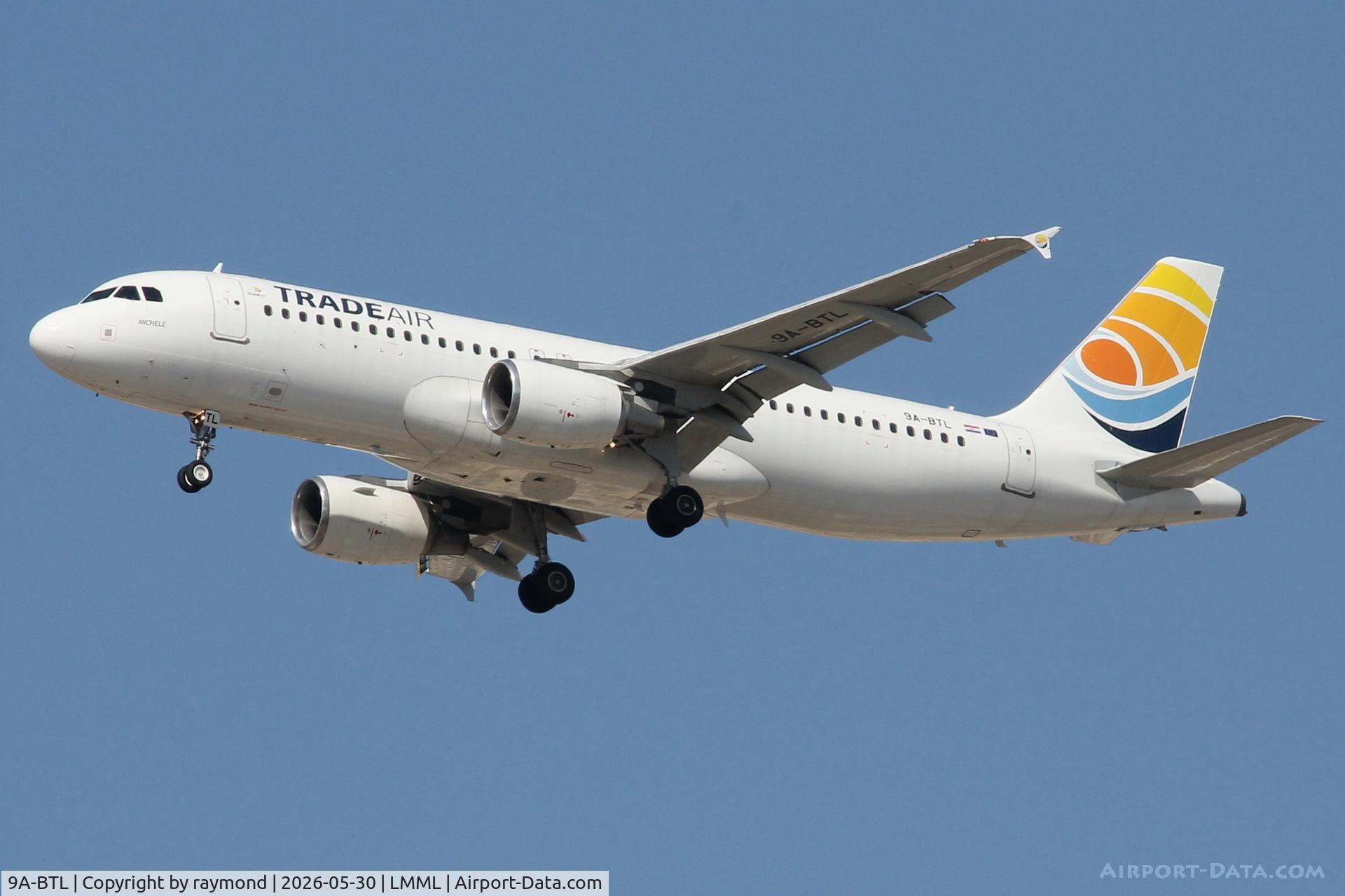 9A-BTL, Airbus 320-214, c/n 3337, Airbus A320-214 reg 9A-BTL of Trade Air approaching RW13 Malta.