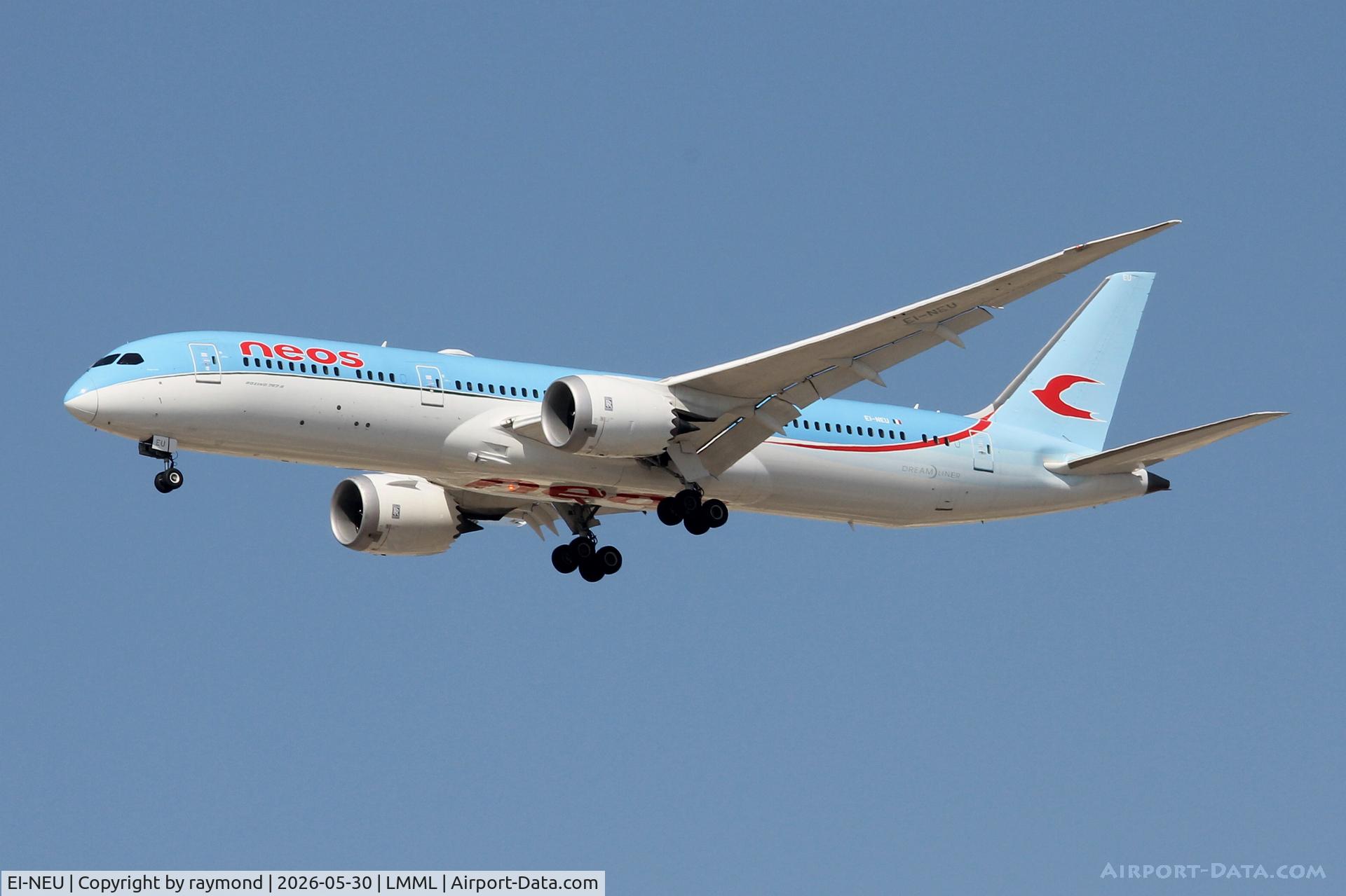 EI-NEU, 2018 Boeing 787-9 Dreamliner, c/n 38794, Boeing 787-9 Dreamliner reg EI-NEU of Neos approaching RW13 at Malta.