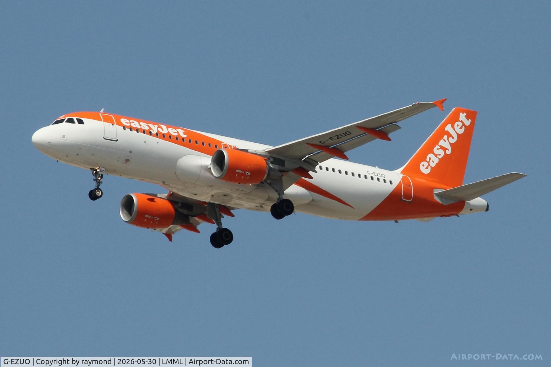 G-EZUO, 2012 Airbus A320-214, c/n 5052, Easyjet Airbus A320-214 reg G-EZUO landing in Malta RW13.