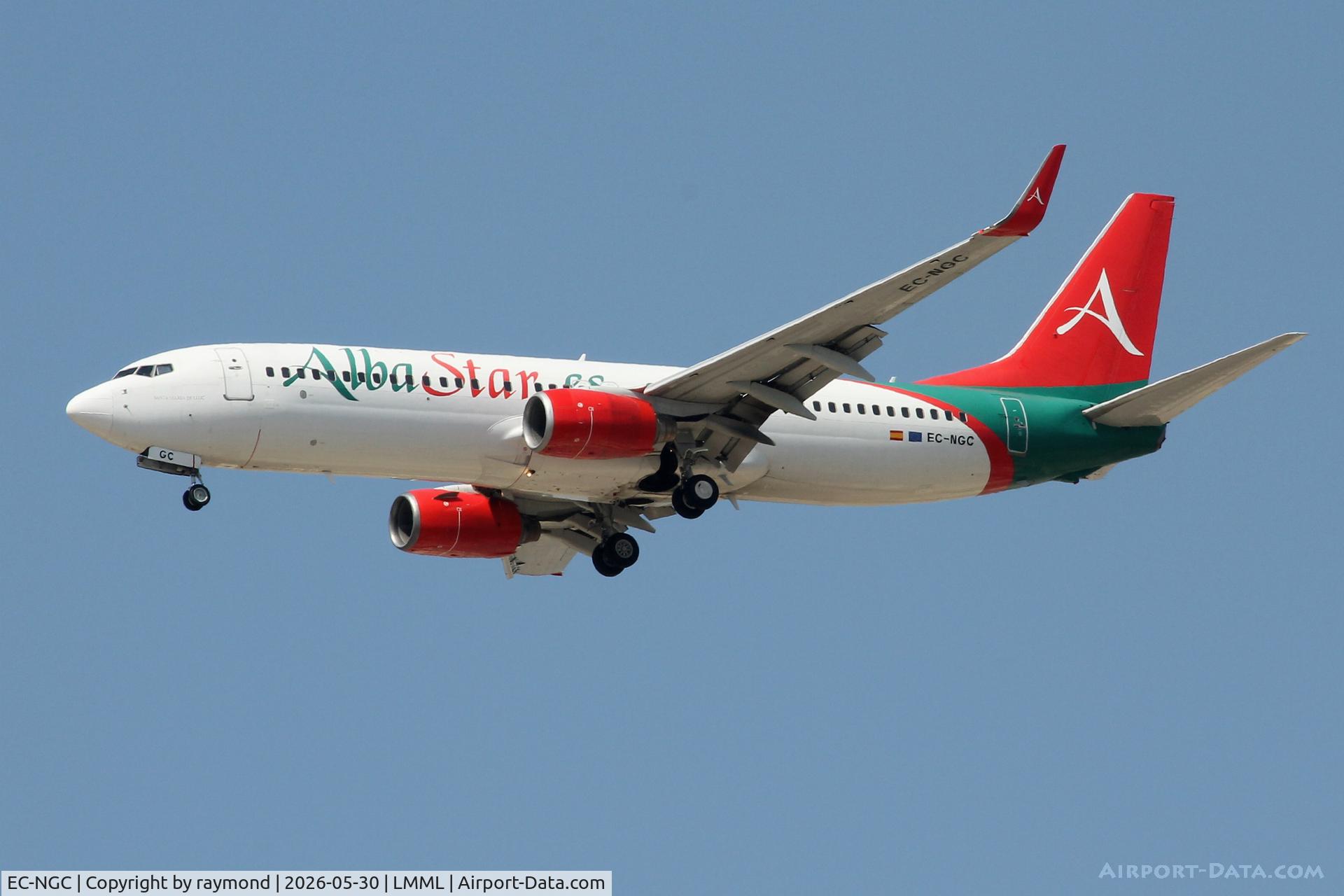EC-NGC, 2000 Boeing 737-809, c/n 28236, Boeing 737-809 reg EC-NGC of AlbaStar on final approach for RW13 at MLA.