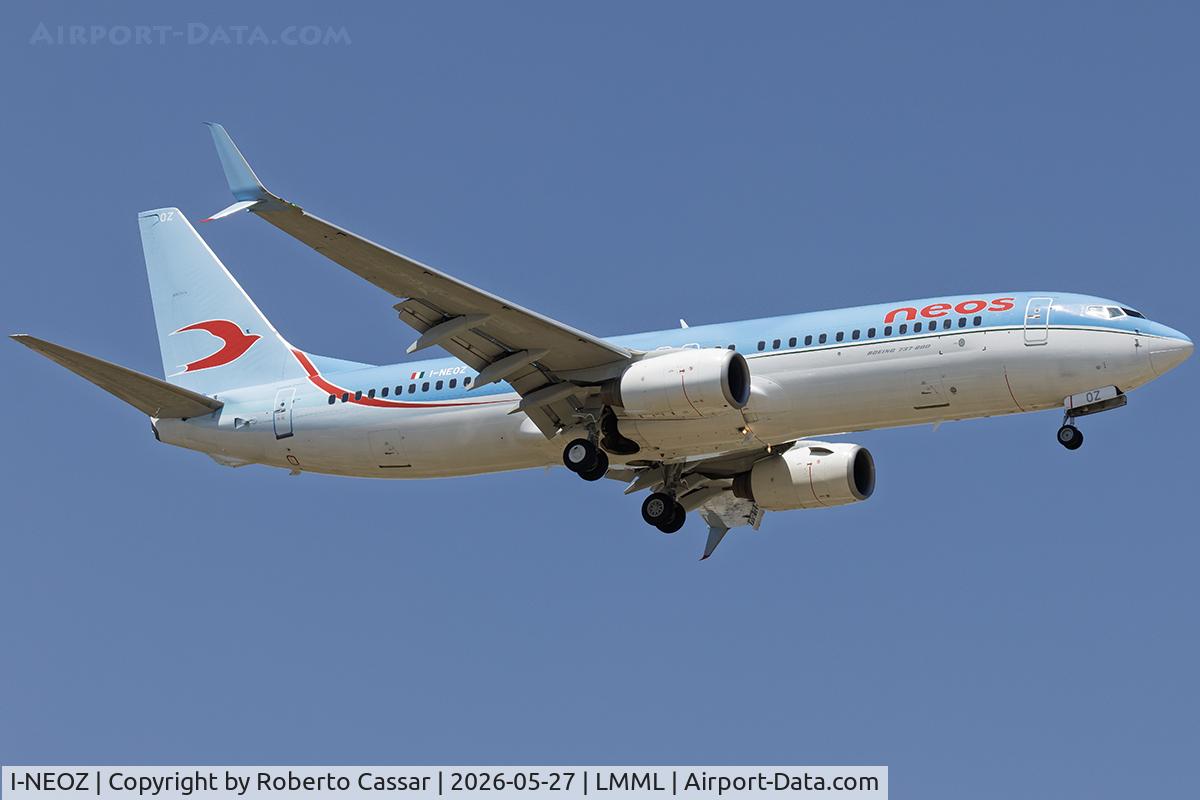 I-NEOZ, 2006 Boeing 737-86N, c/n 34257 l/n 2024, Runway 13