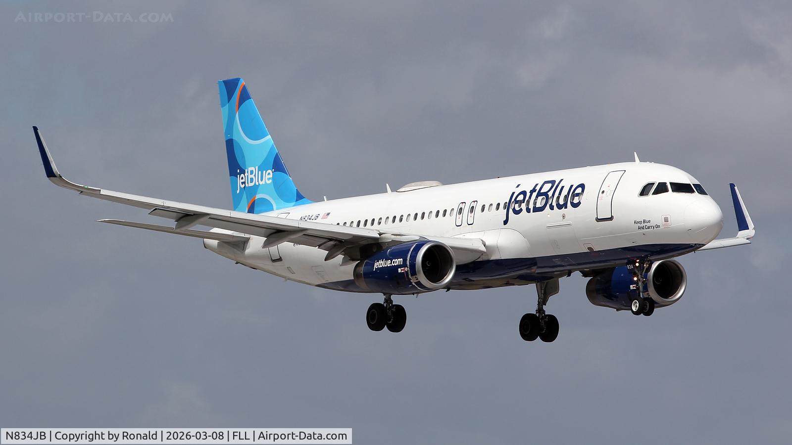 N834JB, 2013 Airbus A320-232, c/n 5782, at fll