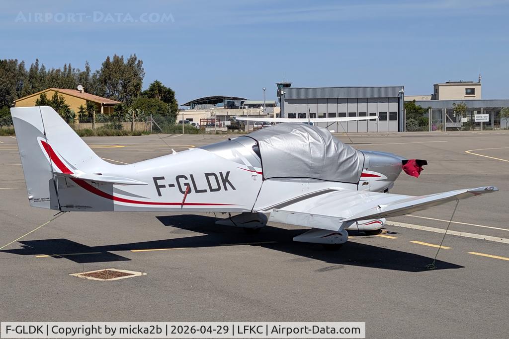 F-GLDK, Robin DR-400-140B Major, c/n 2090, Parked