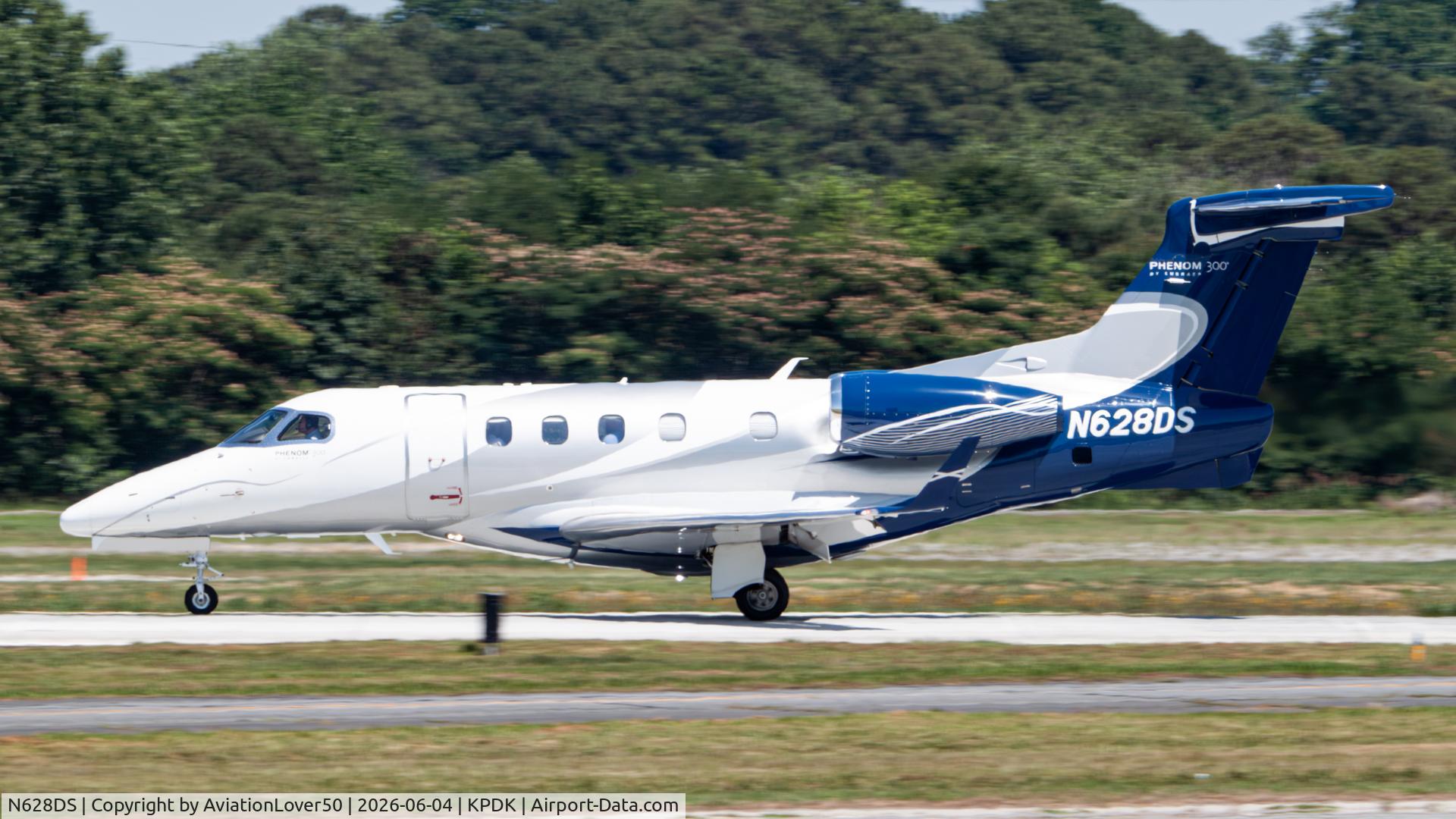 N628DS, 2008 Learjet 40, c/n 45-2095, Phenom 300