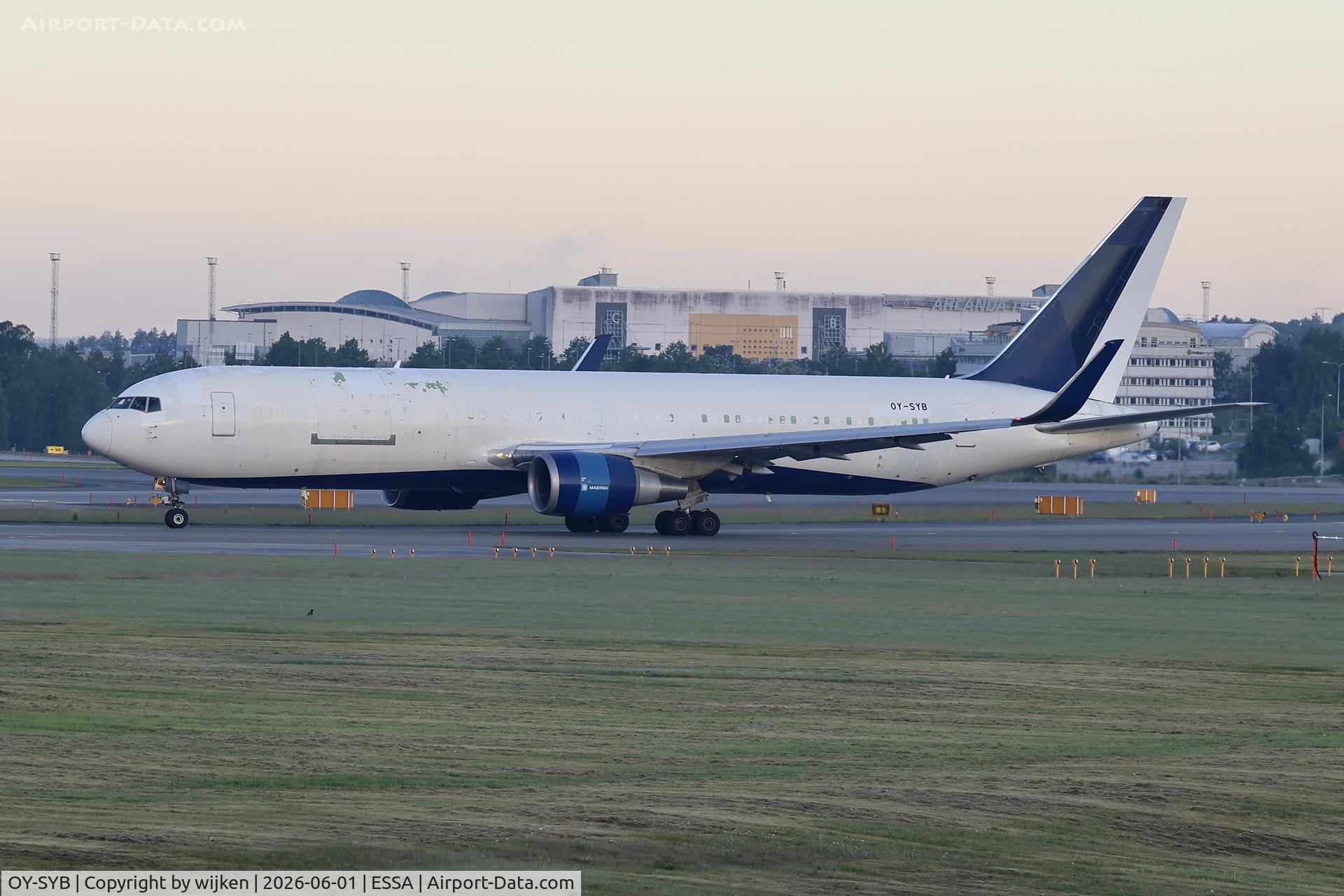 OY-SYB, 1991 Boeing 767-3P6, c/n 25241, Rwy 19L