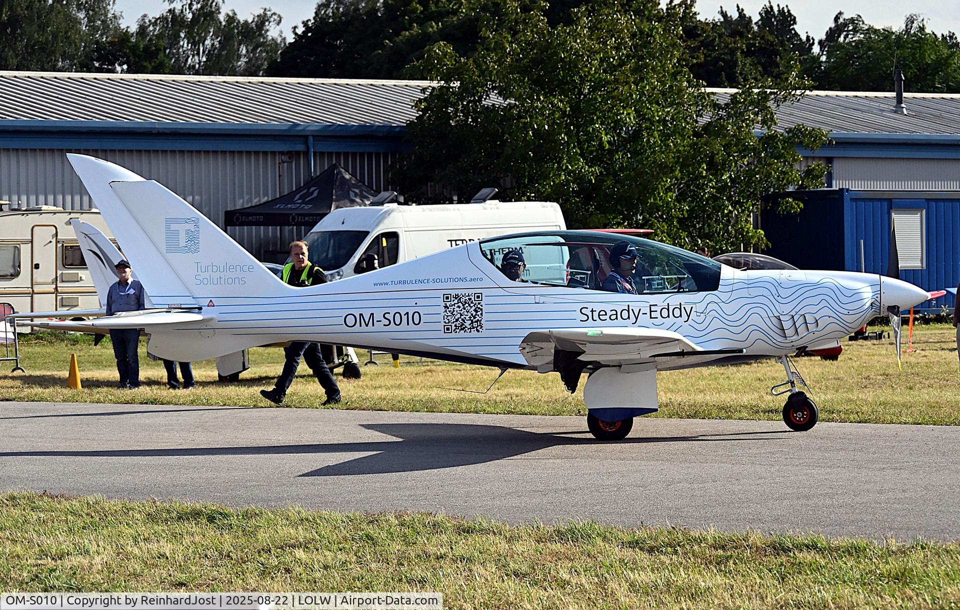 OM-S010, Shark Aero 600, c/n 158, Turbulence Solutions offers special sensors to cancel turbulences at general aviation aircrafts. This Shark serves as a demonstrator, as seen at the Rotax Days at Wels, Austria