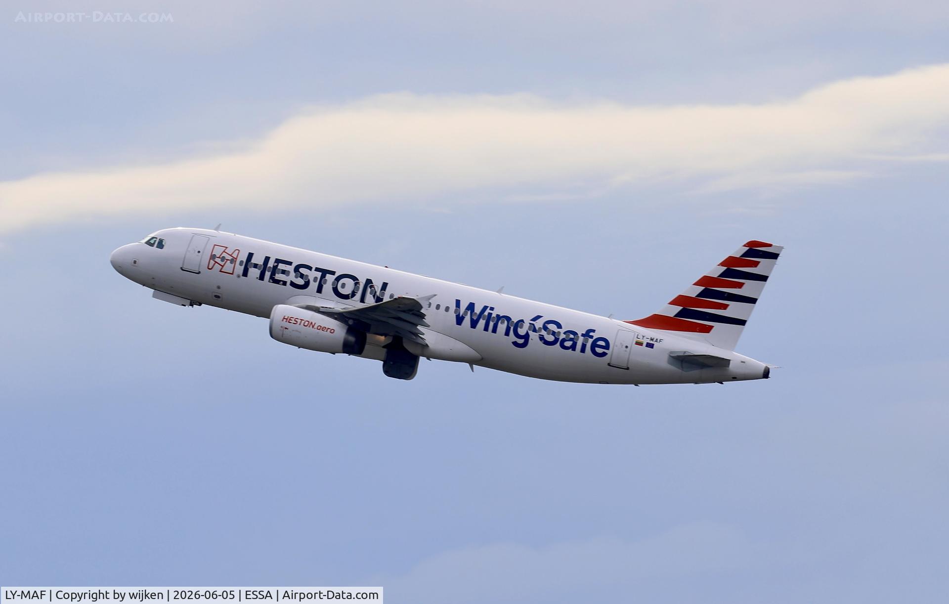 LY-MAF, 2003 Airbus A320-232, c/n 1922, Rwy 19R