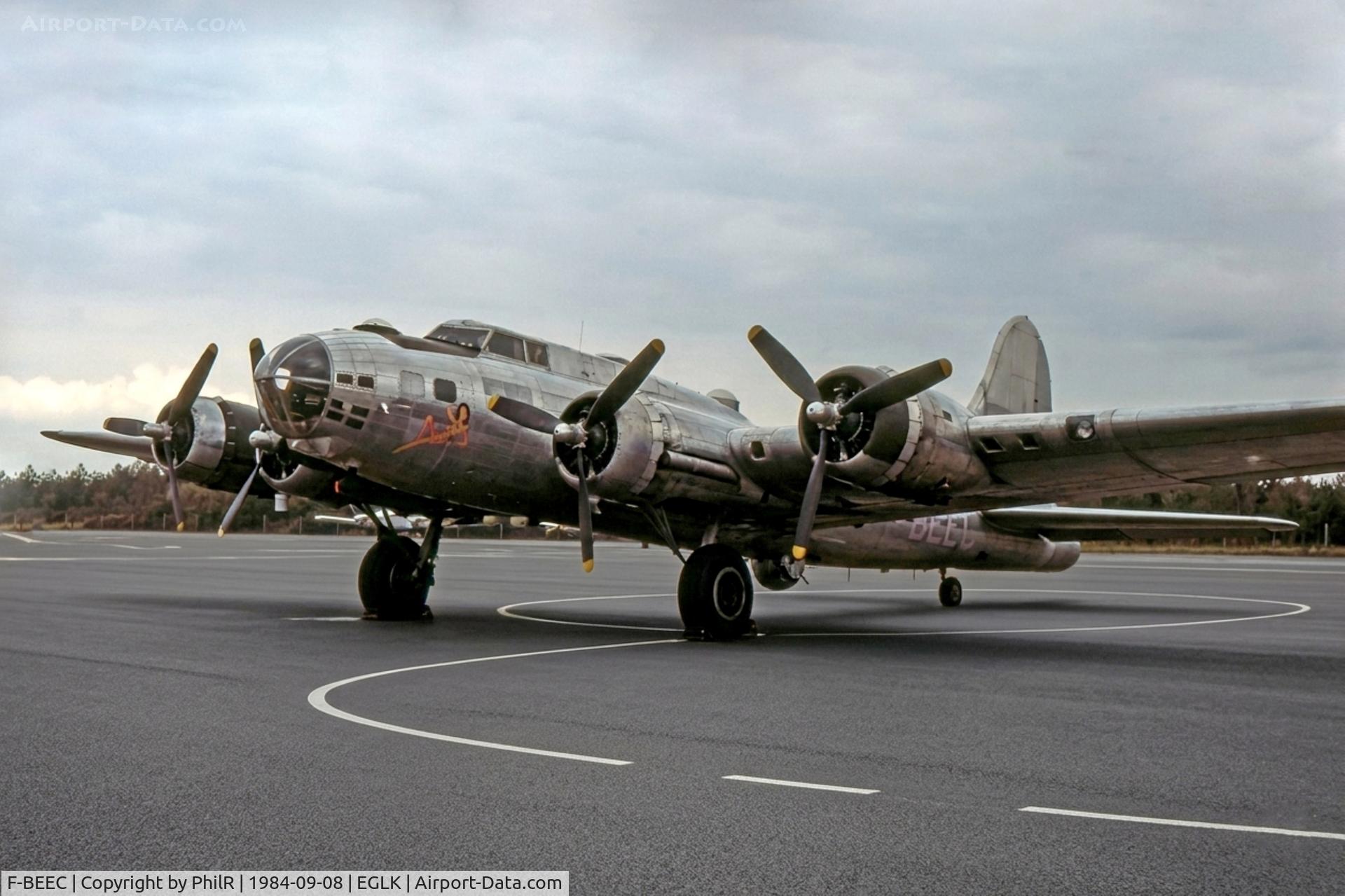 F-BEEC, 1944 Boeing B-17G Flying Fortress, c/n 8627, F-BEEC (44-85718, G-FORT, N900RW) 1945 Boeing B-17G USAF Blackbushe 