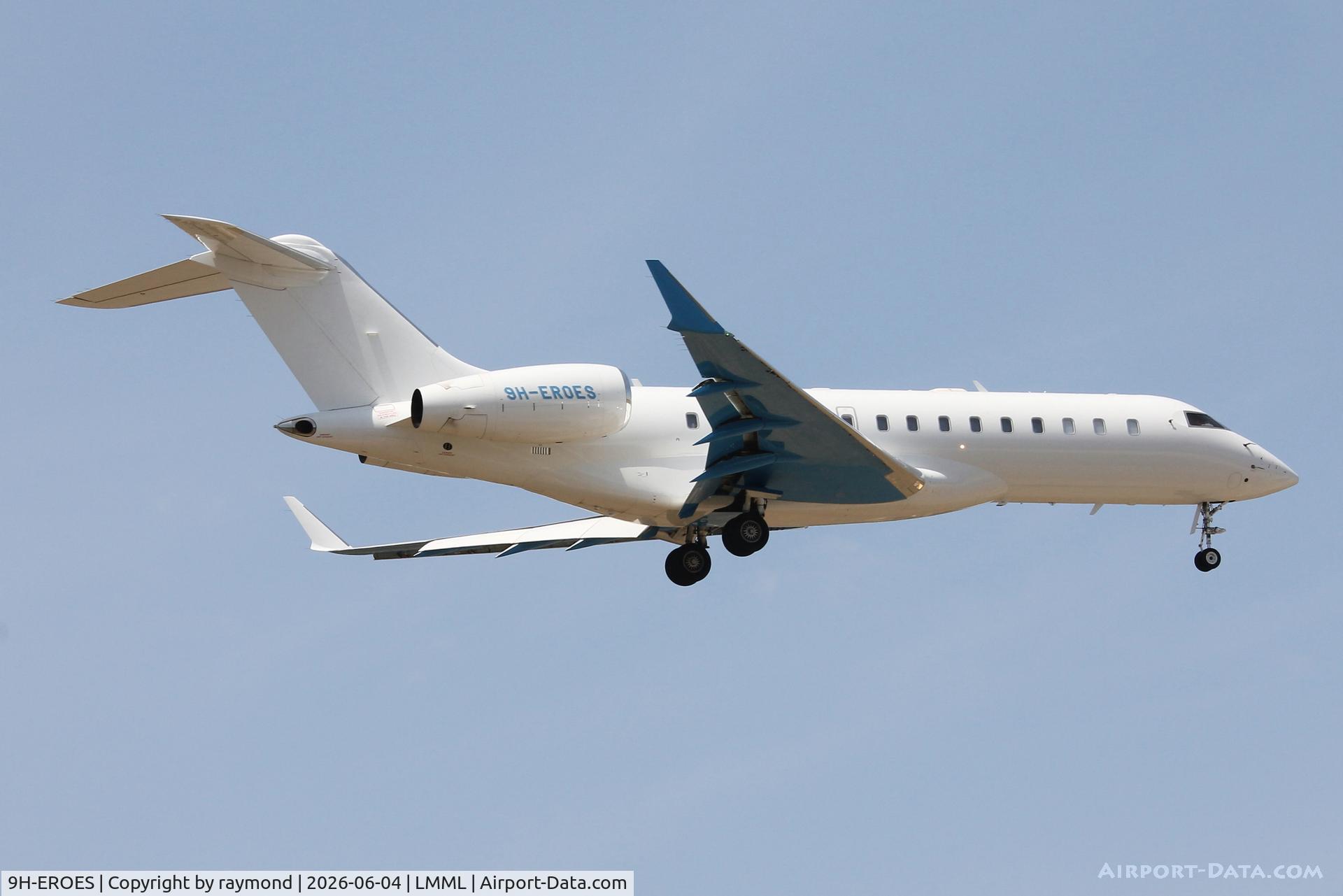 9H-EROES, Bombardier BD-700-1A10 Global 6000, c/n 9847, Bombardier BD-700-1A10 reg 9H-EROES of Hyperion Aviation on final approach for RW31 landing in Malta.