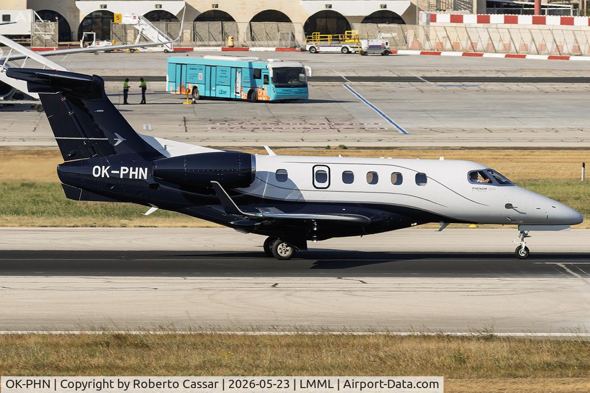 OK-PHN, Embraer 505 Phenom 300E, c/n 50500892, Runway 13